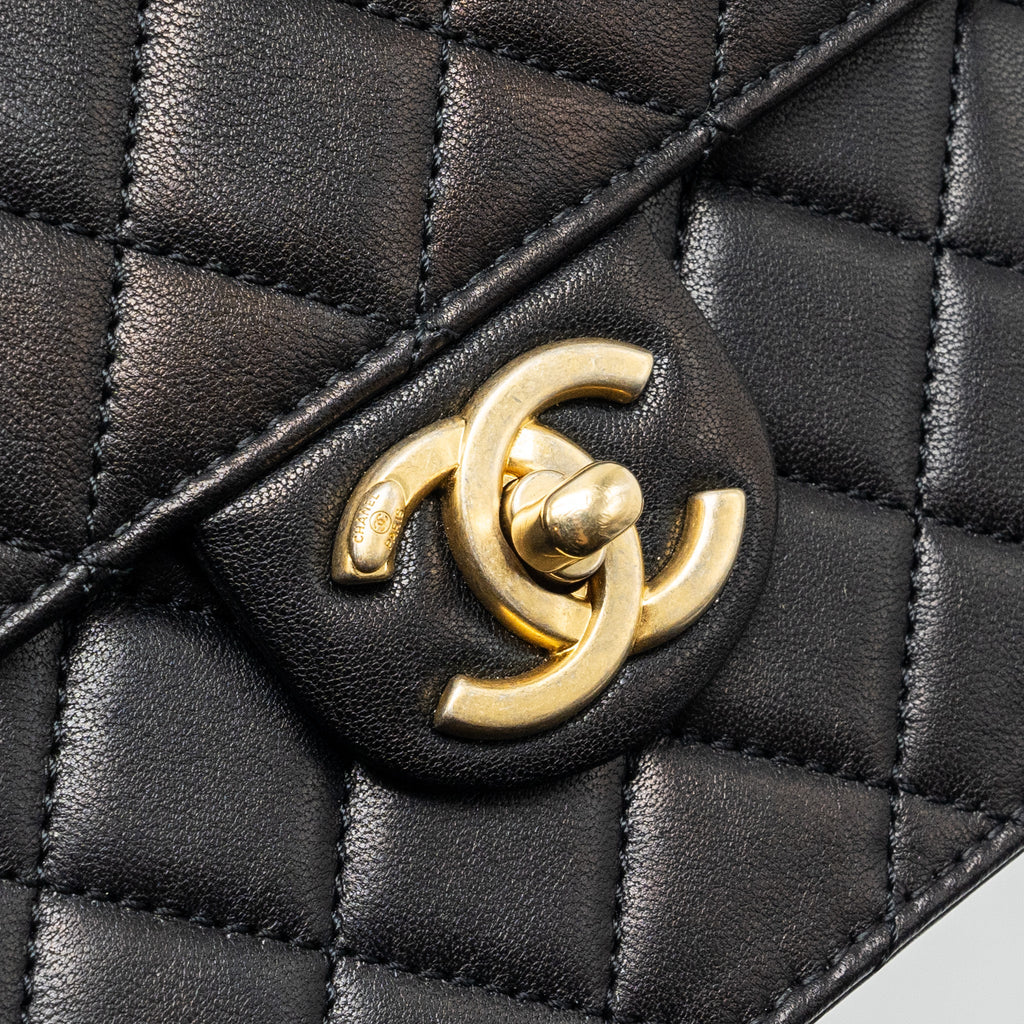 Chanel Vertical Pearl flap bag goatskin black
