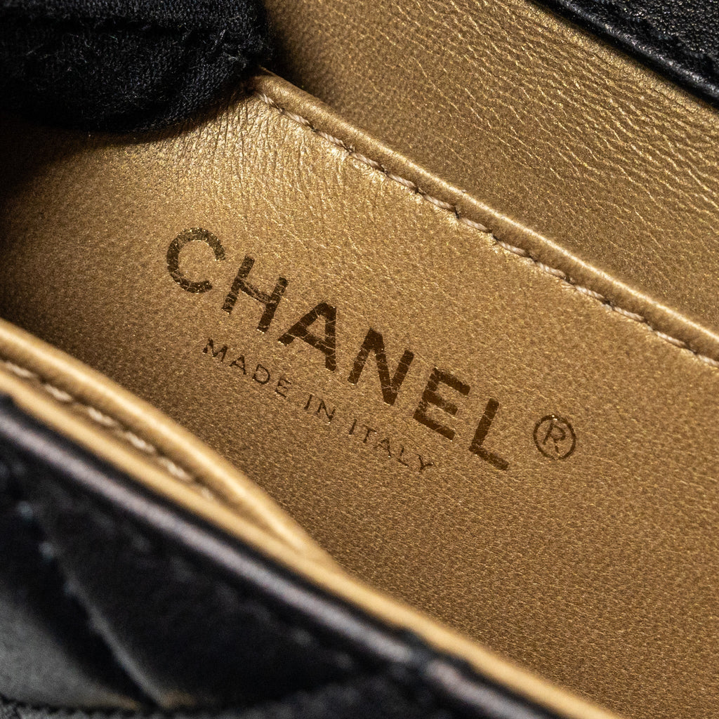 Chanel Vertical Pearl flap bag goatskin black