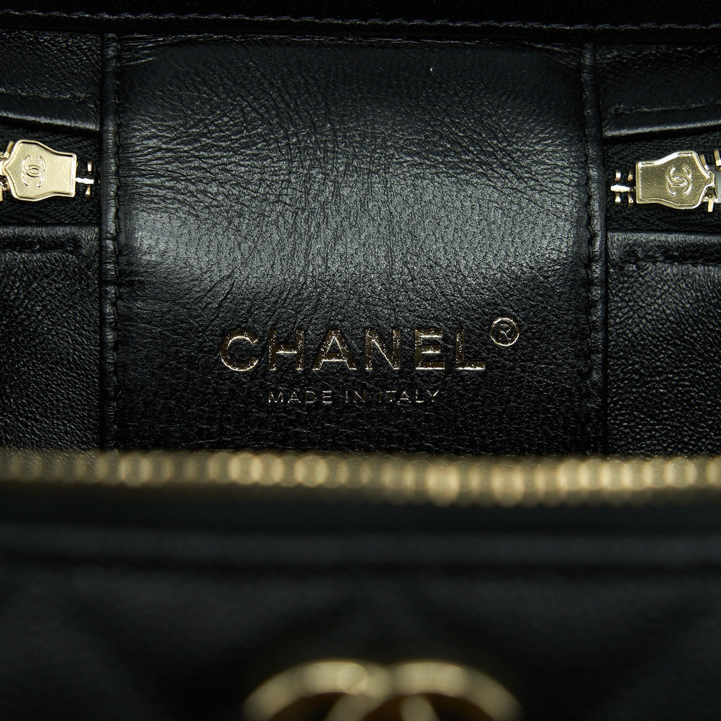 Chanel 22S Top Handle Vanity Caviar Black L (Microchip)