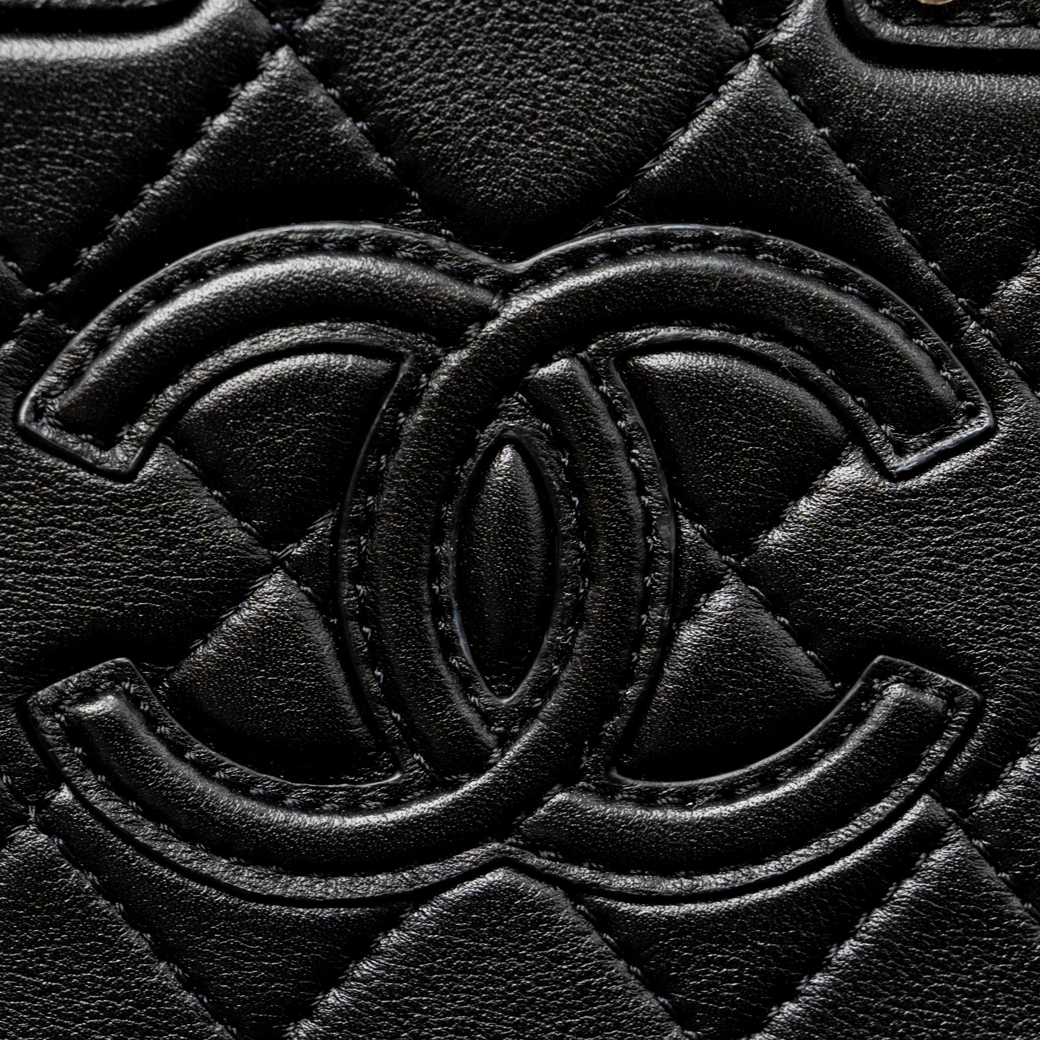 Chanel 22B Small Vanity Case Calfskin Black  (Microchip)