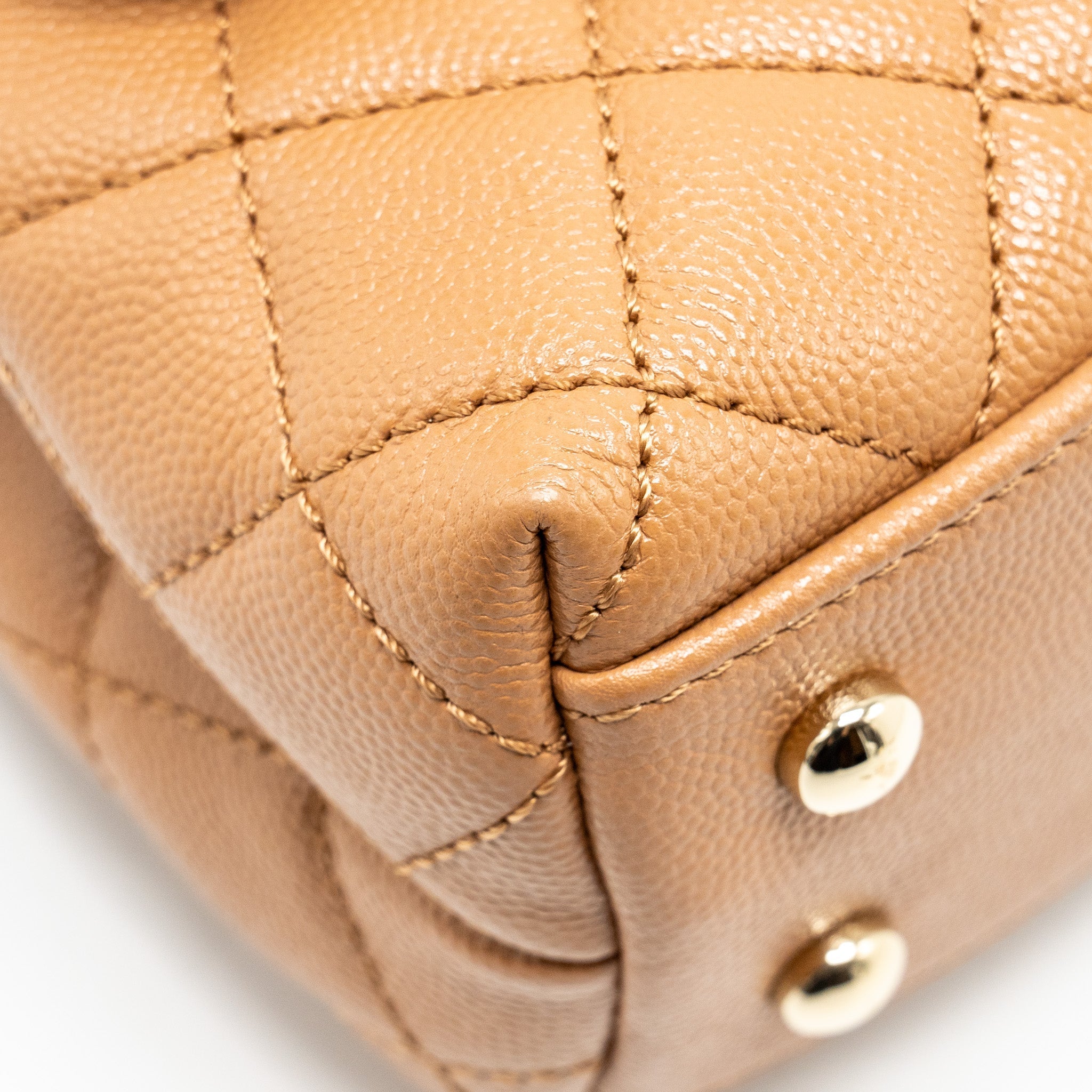 Chanel 21P Small Coco Handle Caviar caramel L