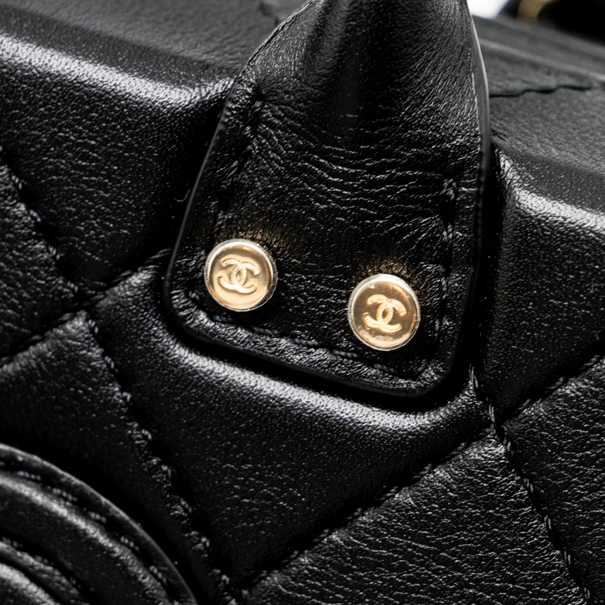 Chanel 22B Small Vanity Case Calfskin Black  (Microchip)
