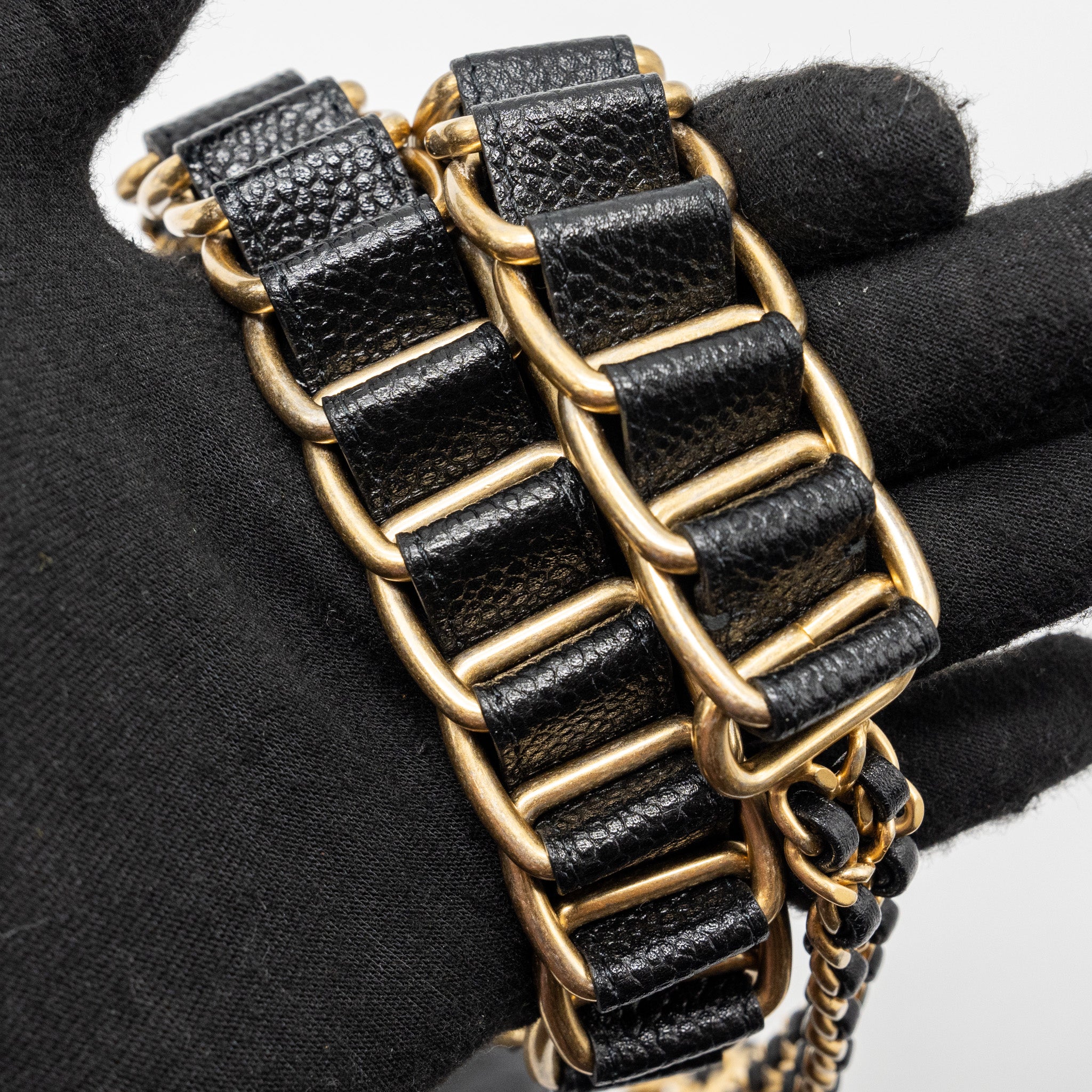 Chanel 21A chain Soul Flap bag grained calfskin black  (Microchip)
