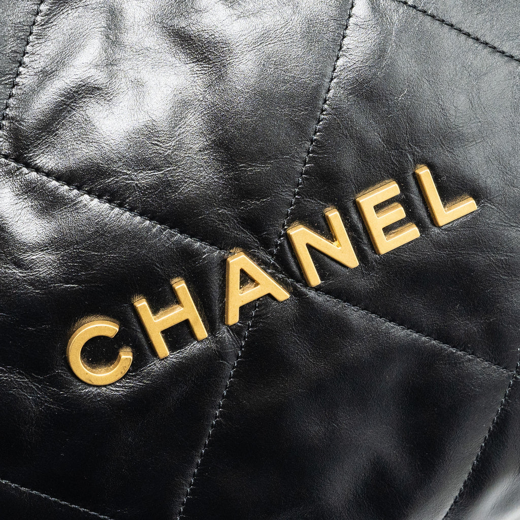 CHANEL medium 22 Bag Shiny Calfskin Black
