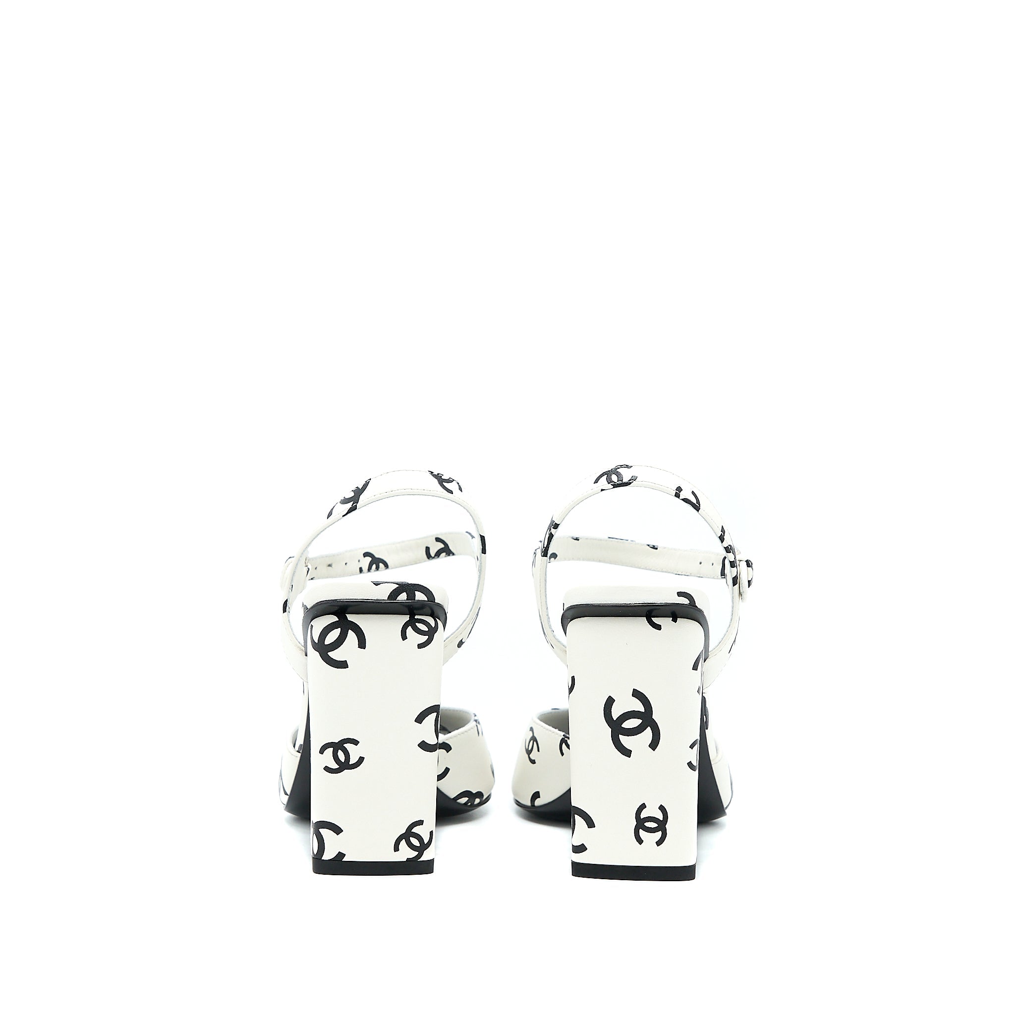 Chanel Size 37 CC Logo Leather Sandal Black/White