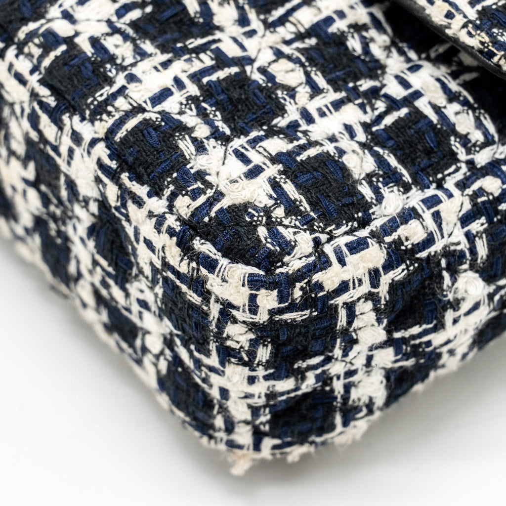 Chanel Mini Flap Bag with Detailed Chain Tweed Black/White L (Microchip)