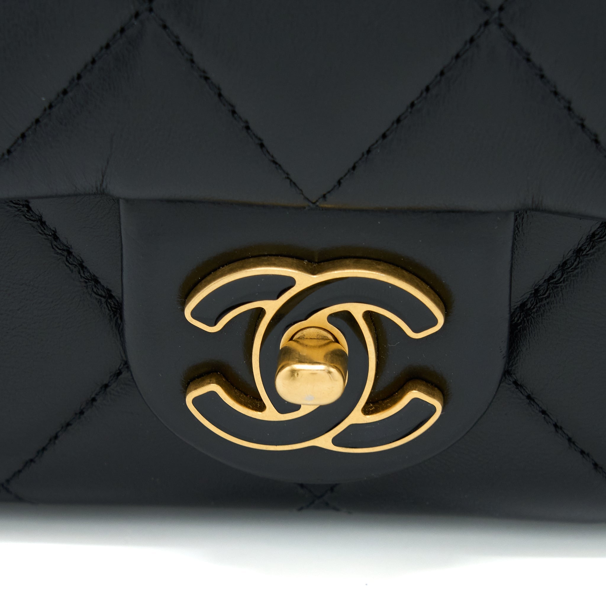 Chanel 22P Enemal Flap Bag Lambskin Black  (Microchip)