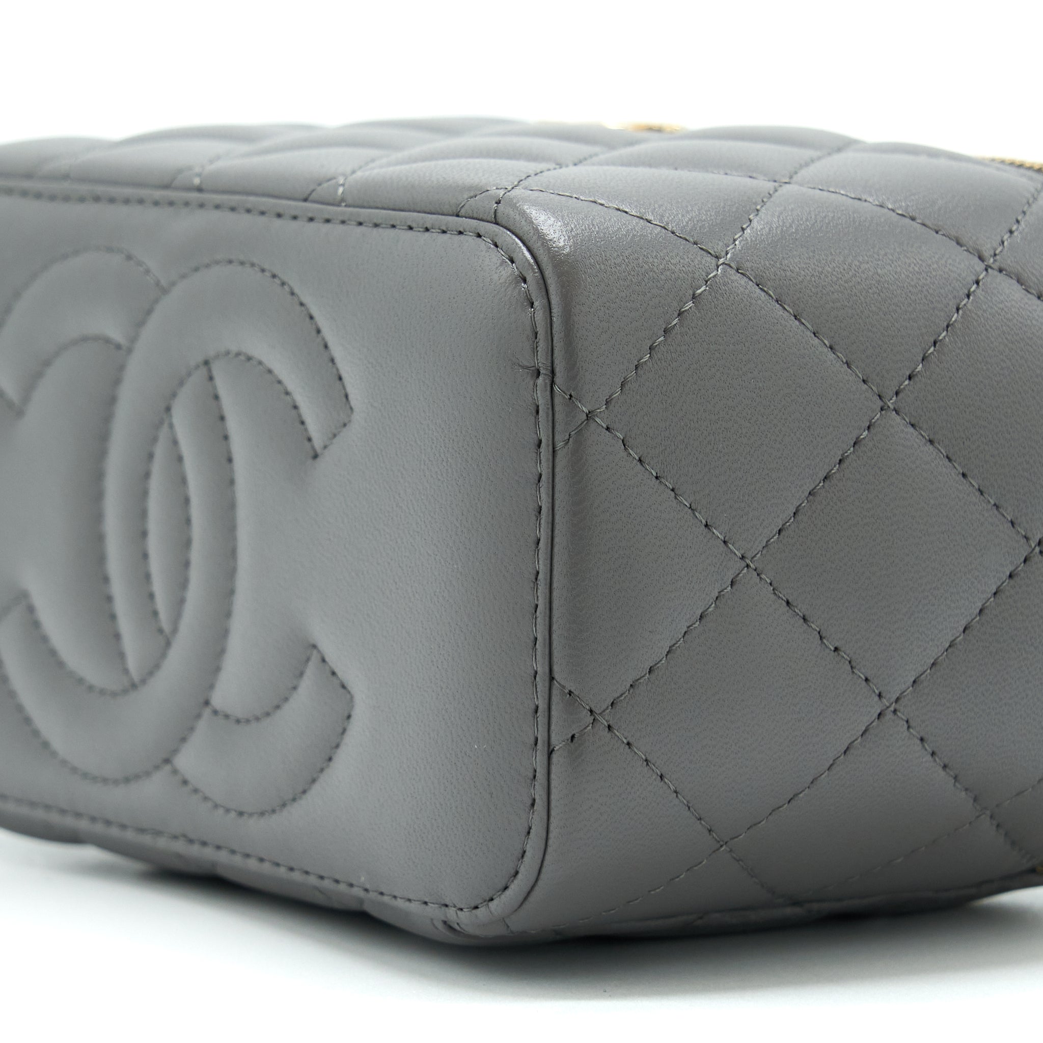 Chanel 22A Top Handle Long Vanity With Chain Lambskin Grey L