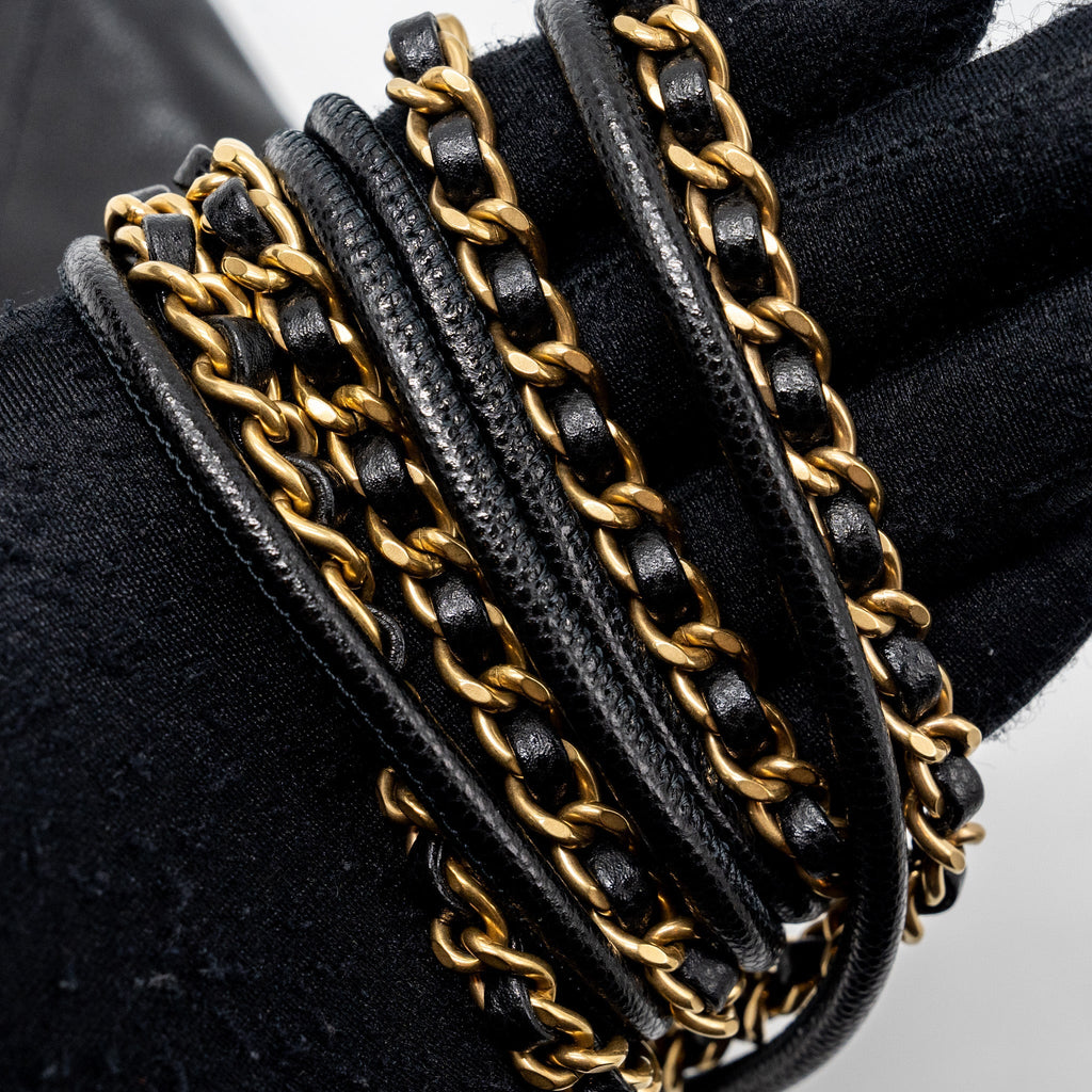 Chanel mini 22 bag caviar black  (microchip)