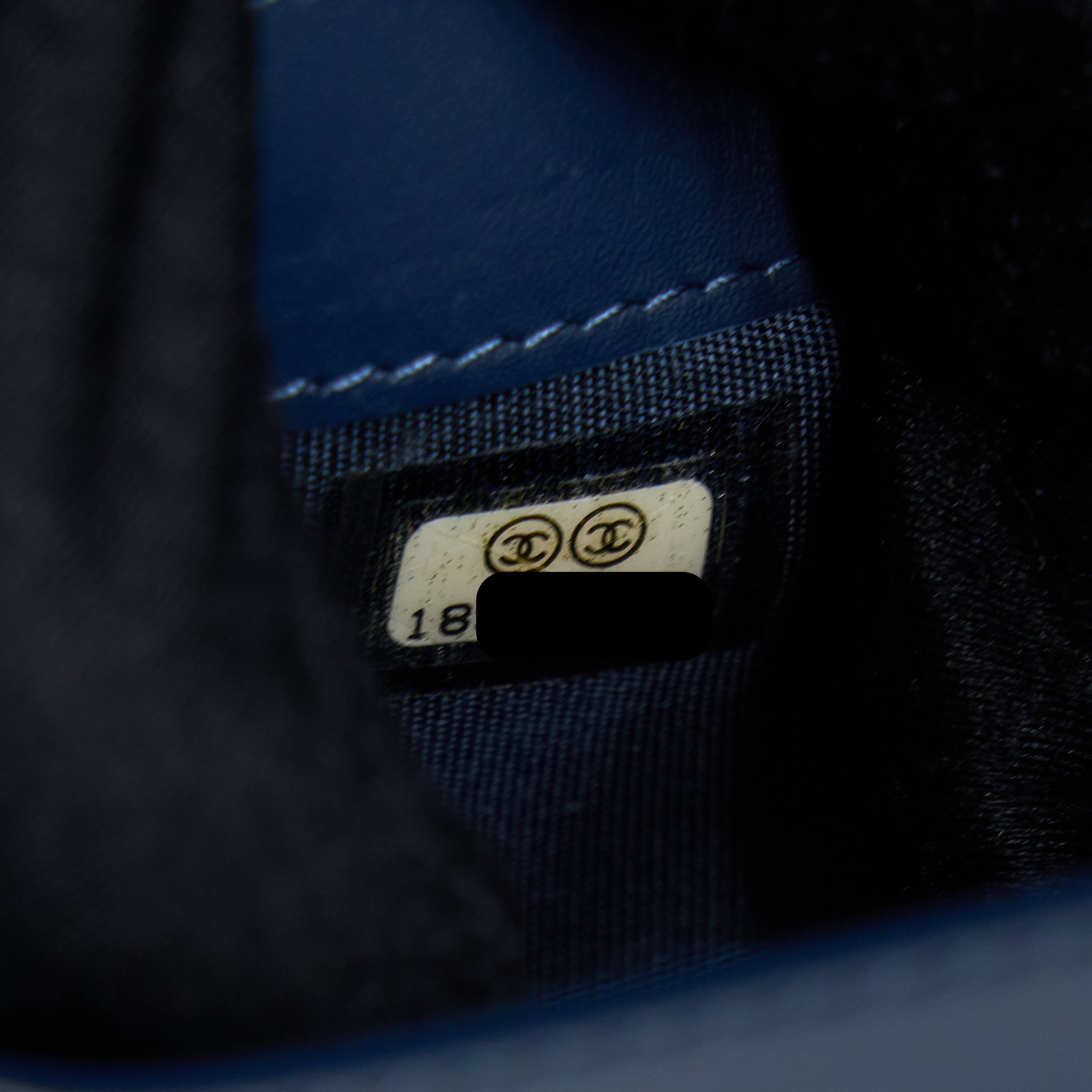 Chanel CC Logo Fold Wallet Caviar Navy