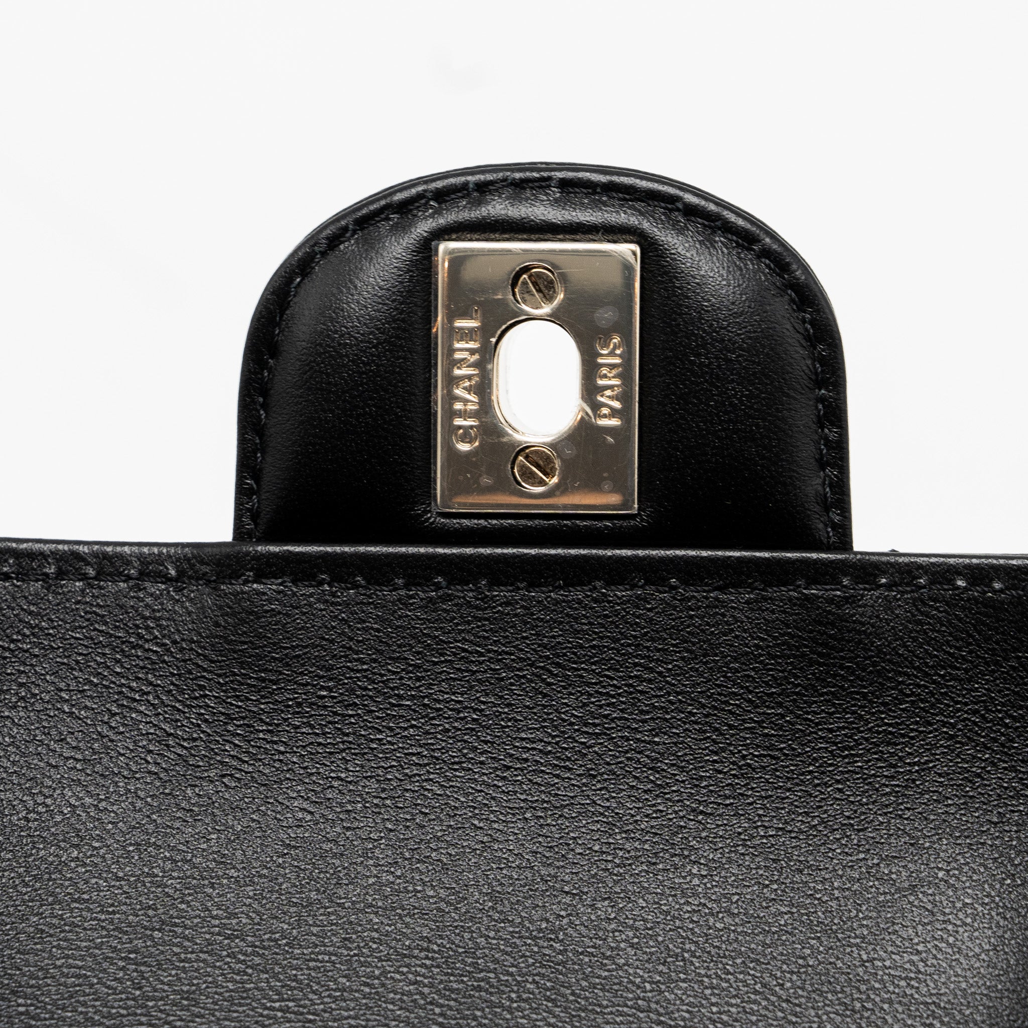 Chanel 22S Heart Bag Lambskin Black L (Microchip)