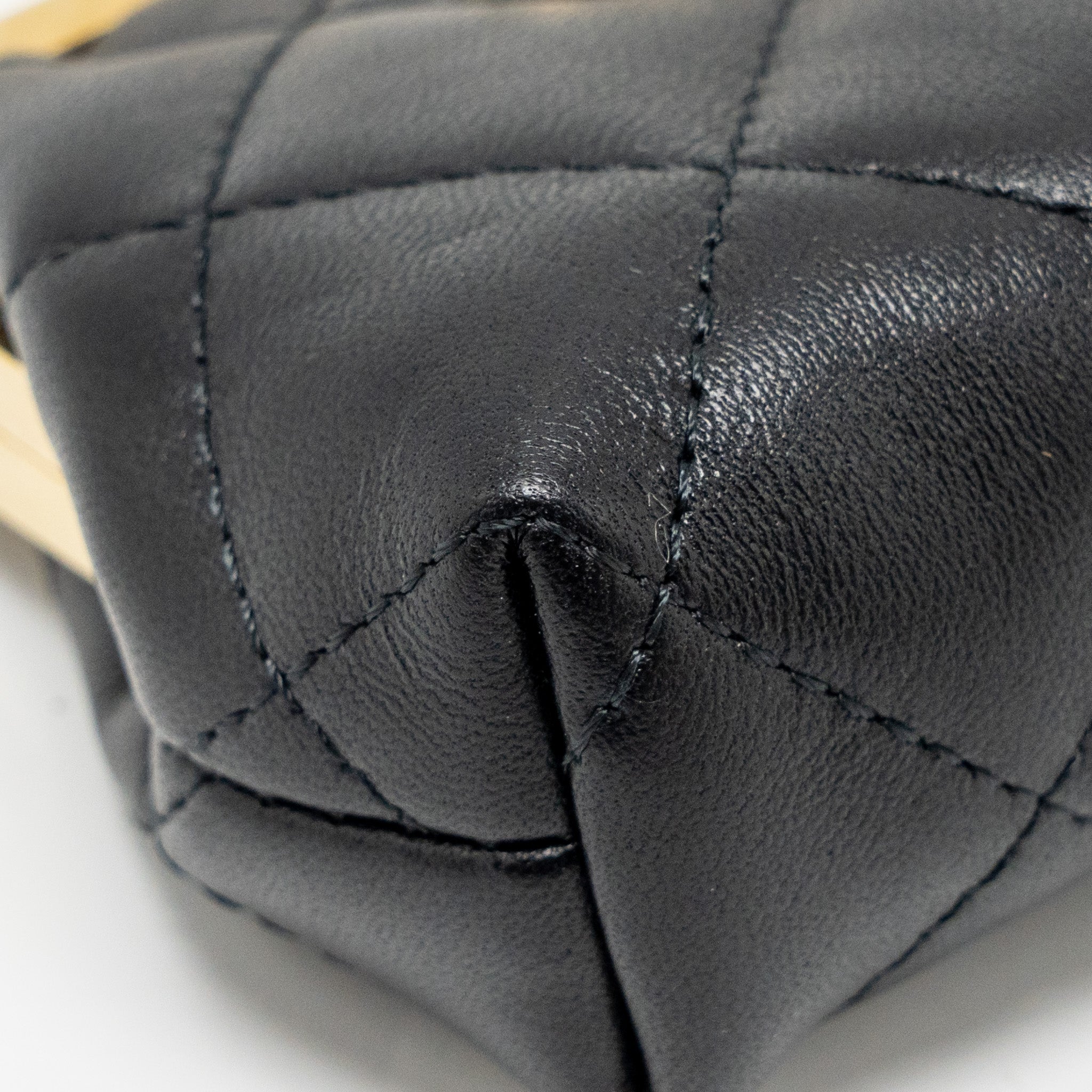 Chanel 23p Mini Coin Purse with Chain Calfskin Black L(microchip)