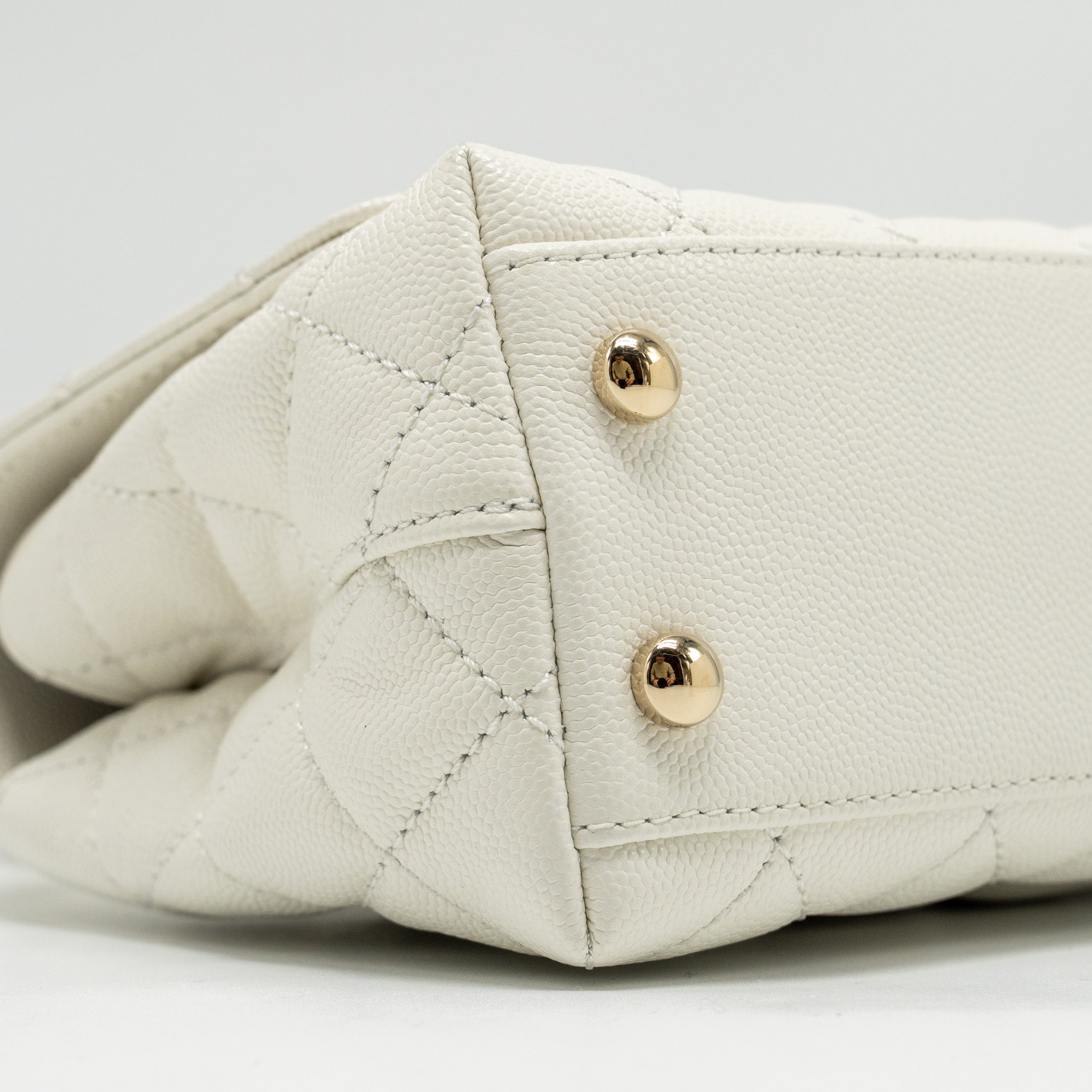 Chanel Mini Coco Handle Caviar White L (Microchip)