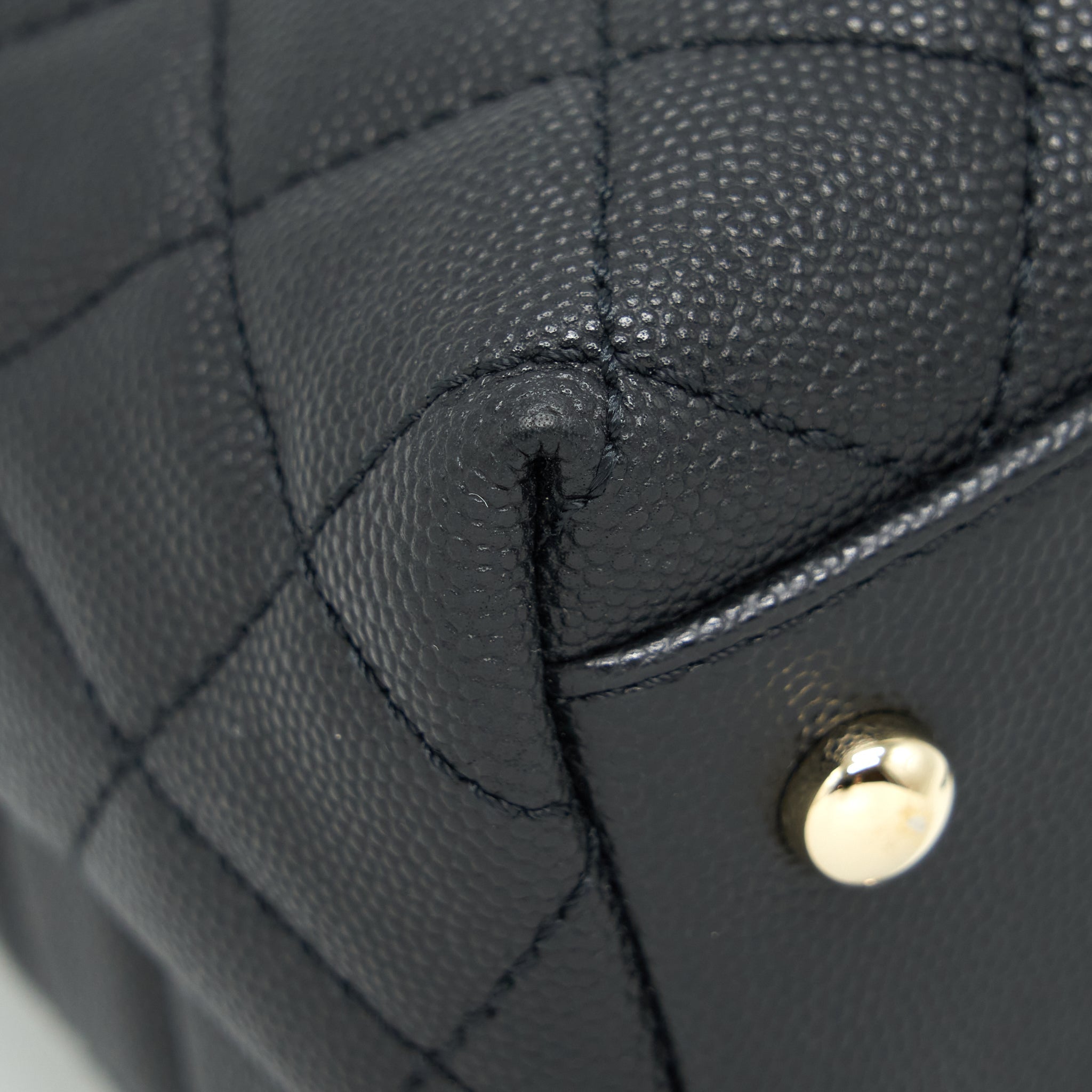 Chanel Medium Coco Handle 28cm Caviar Black L