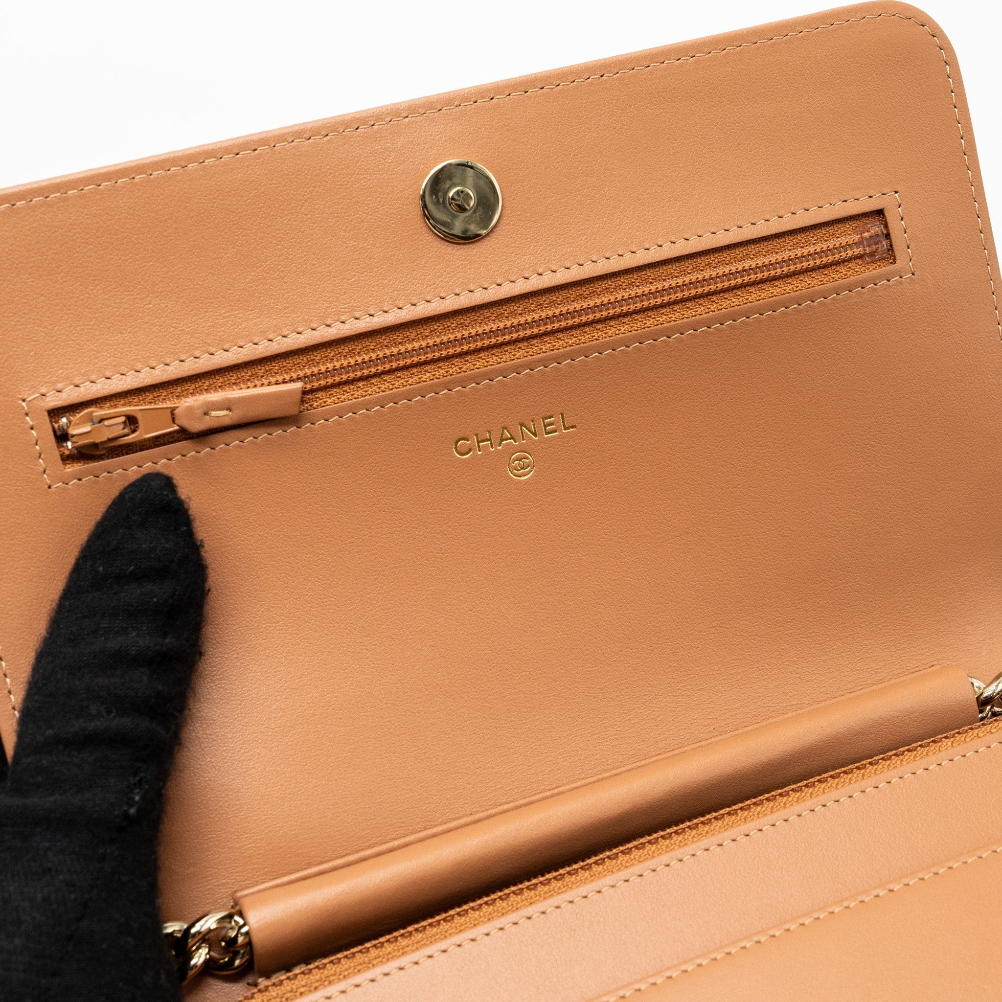 Chanel boy wallet on chain caviar light caramel L (microchip)