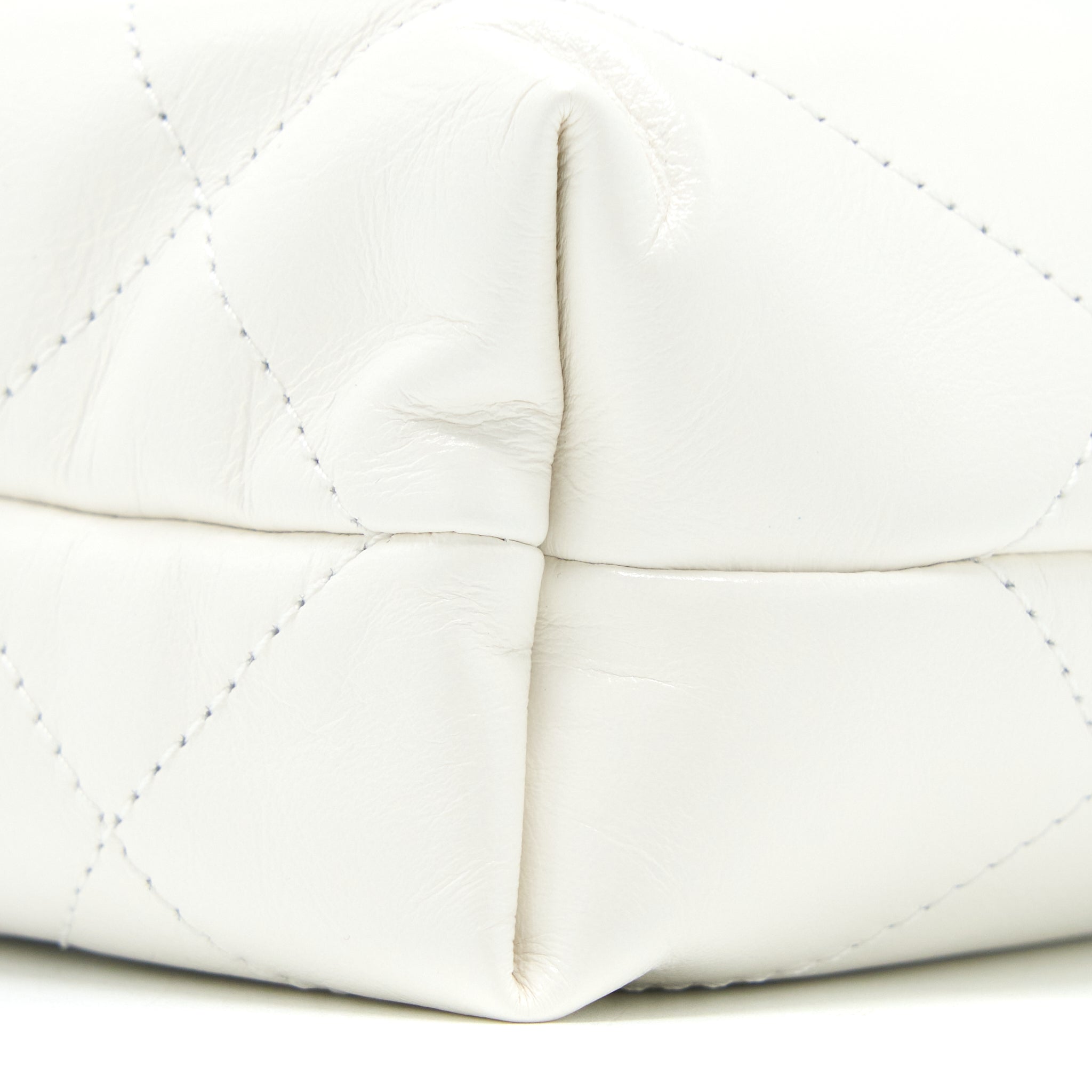 Chanel 23S Mini 22 Bag Shiny Calfskin White  (Microchip)