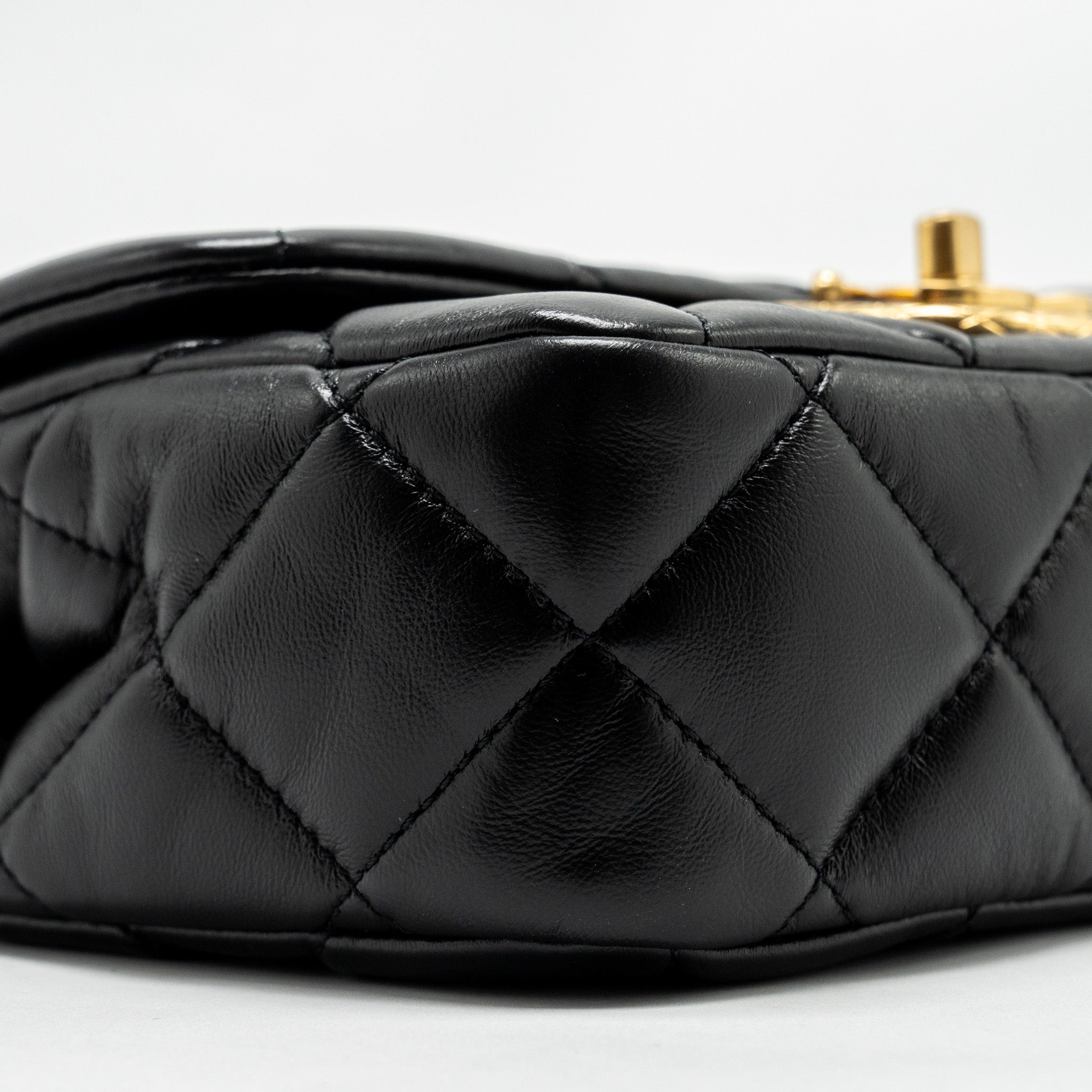 Chanel 22B Mini FlapBag Lambskin Black  (Microchip)