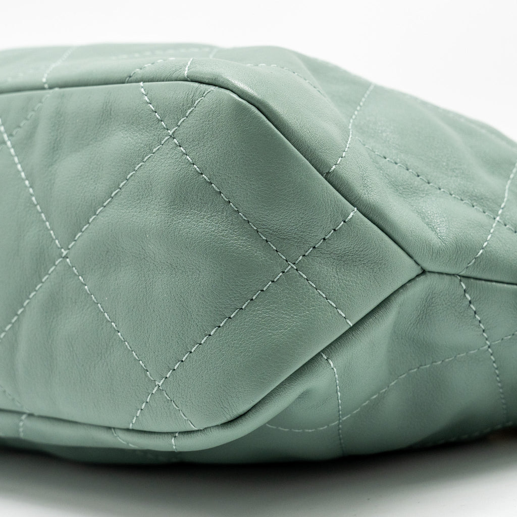 Chanel 22C Hobo bag with Giant Chain calfskin Green  (microchip)