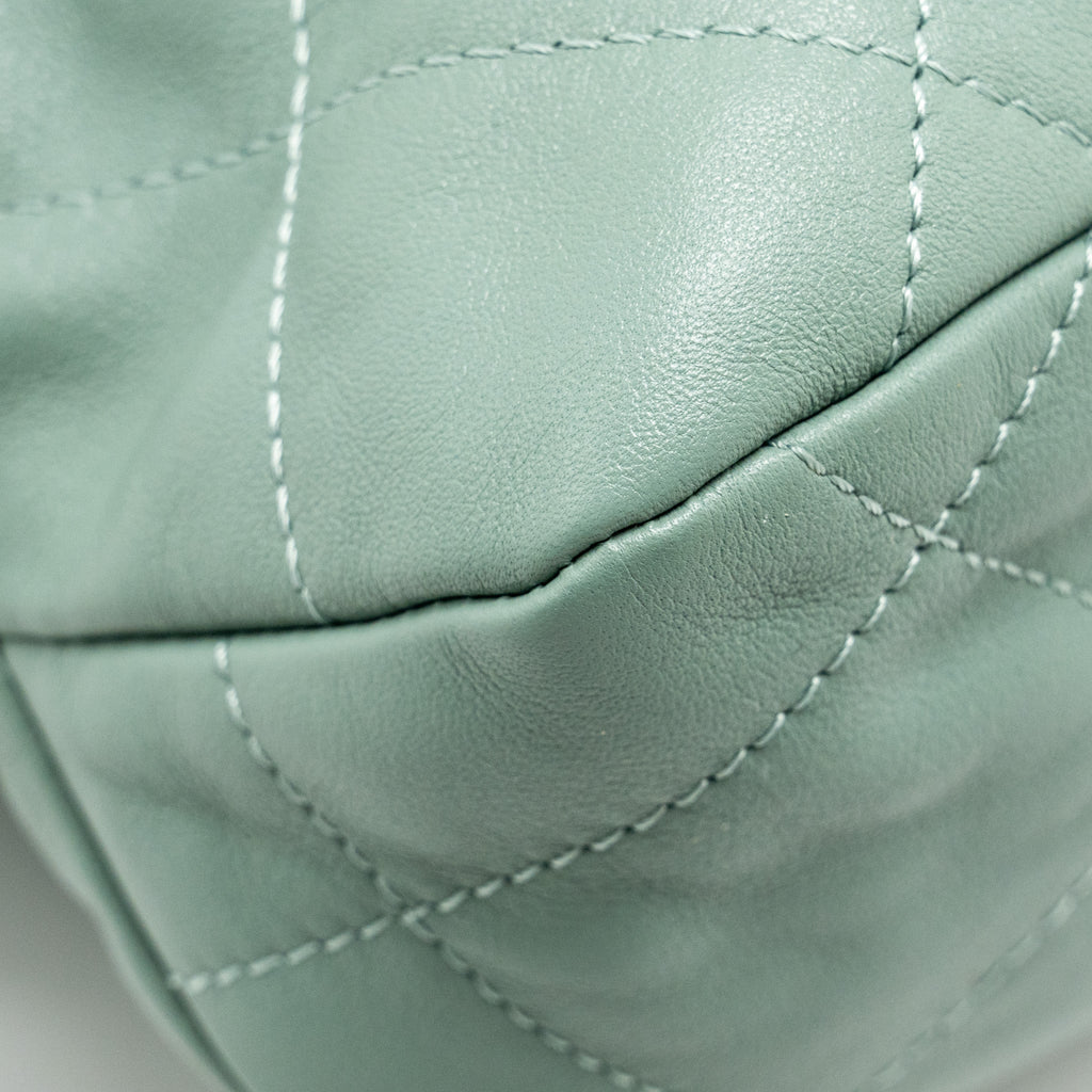 Chanel 22C Hobo bag with Giant Chain calfskin Green  (microchip)