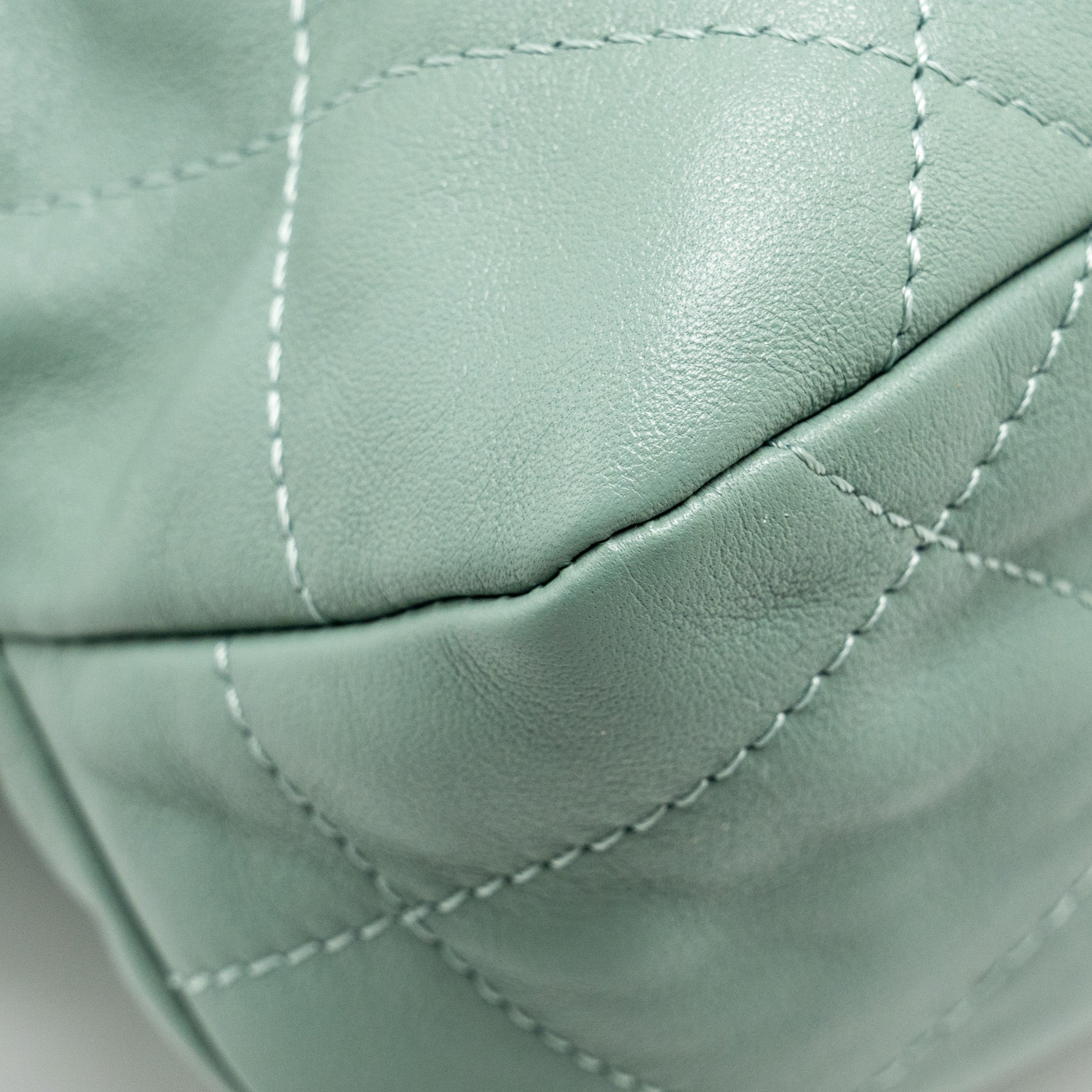 Chanel 22C Hobo bag with Giant Chain calfskin Green  (microchip)