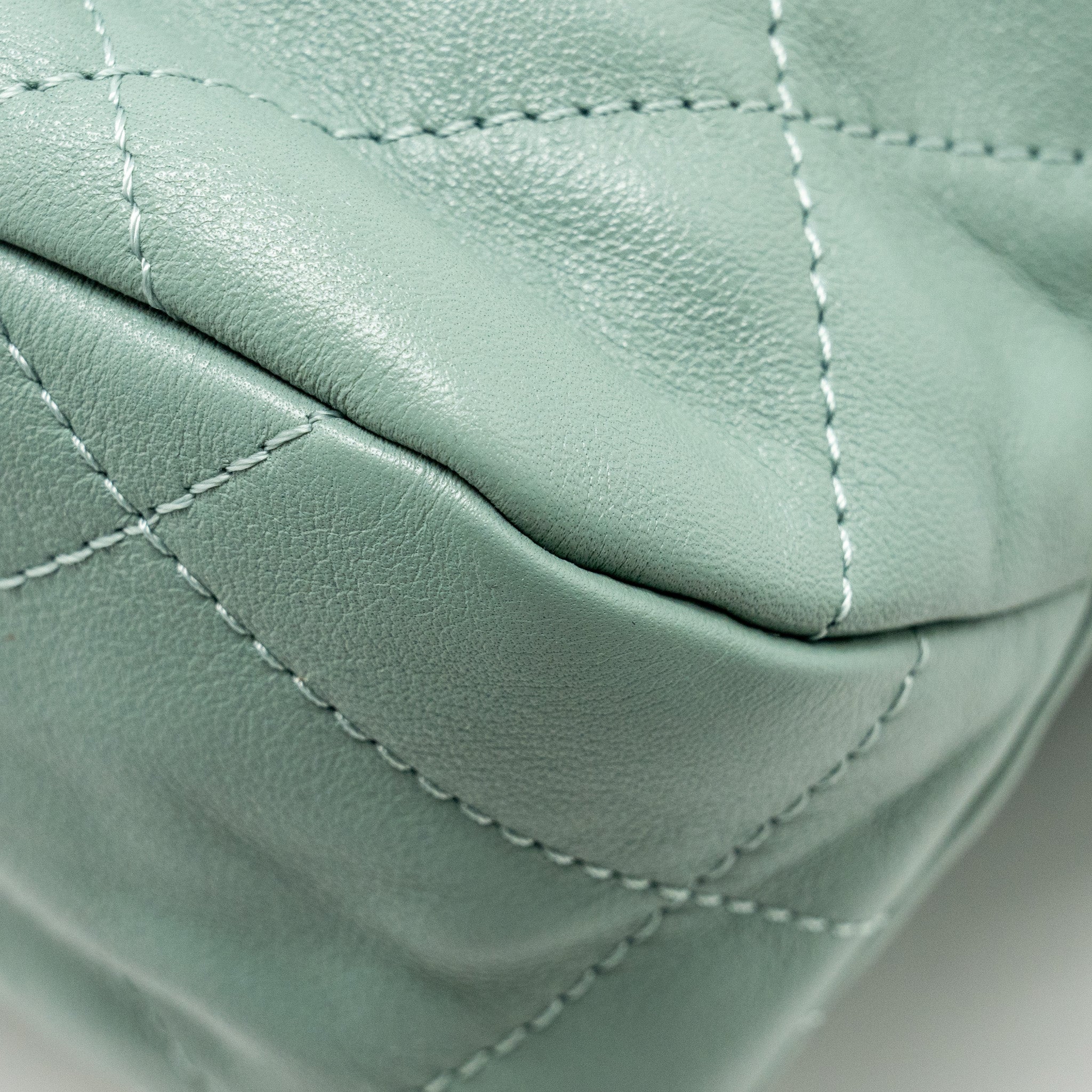 Chanel 22C Hobo bag with Giant Chain calfskin Green  (microchip)