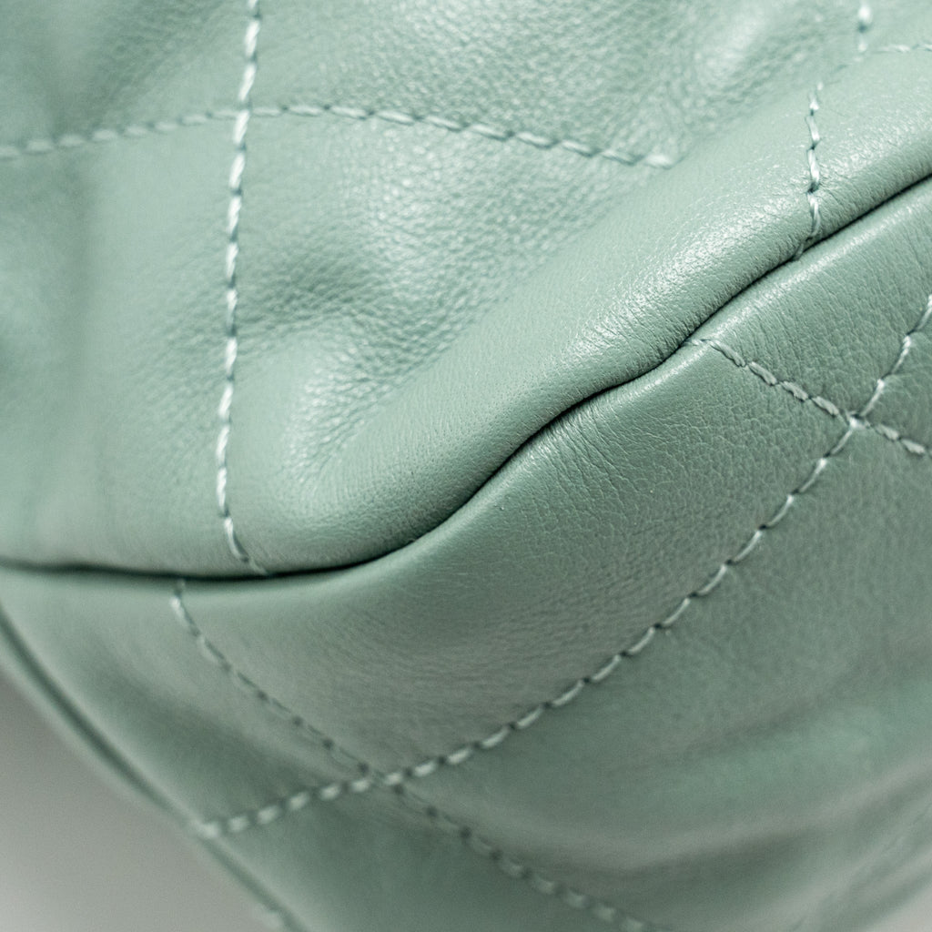 Chanel 22C Hobo bag with Giant Chain calfskin Green  (microchip)