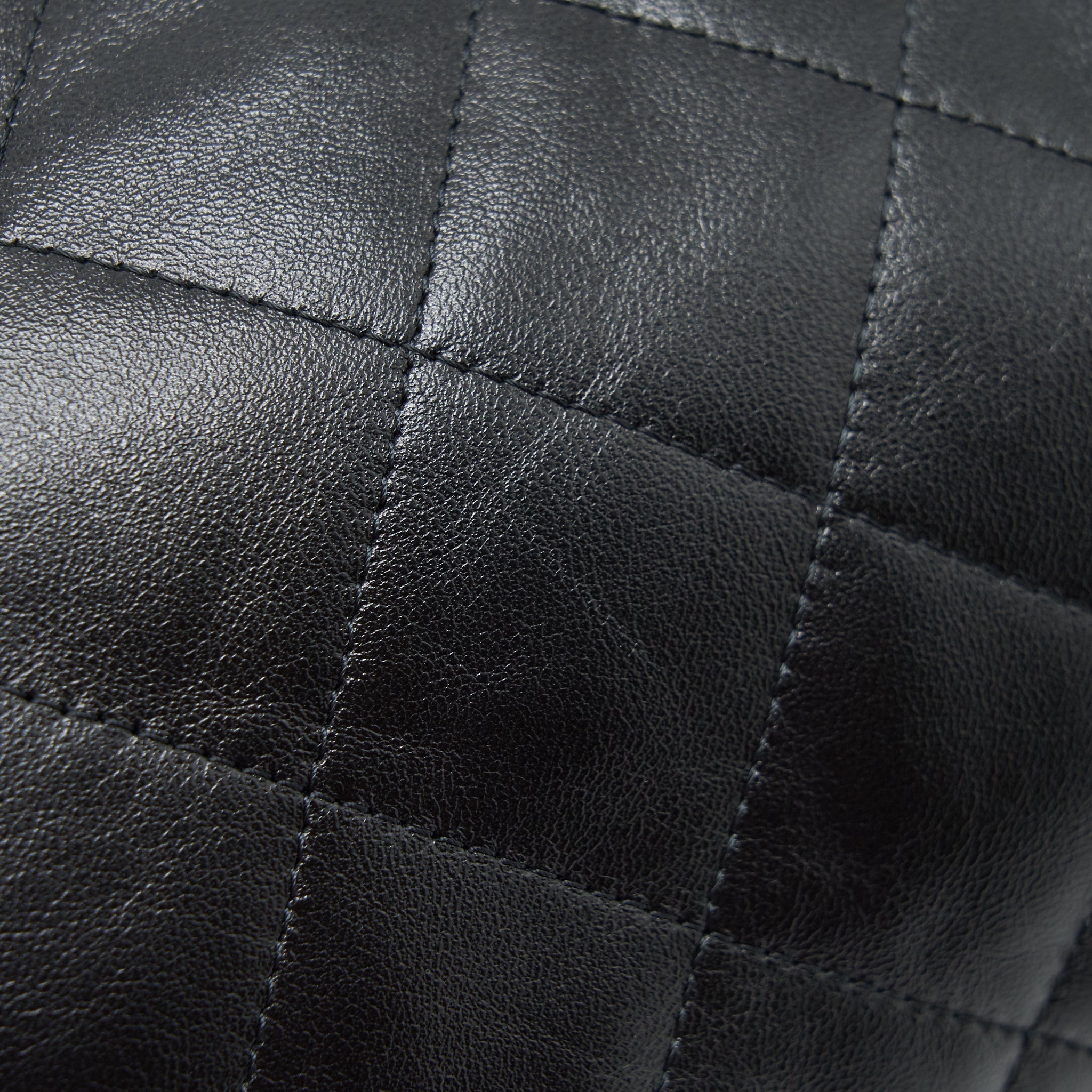 Chanel quilted shoulder bag lambskin black