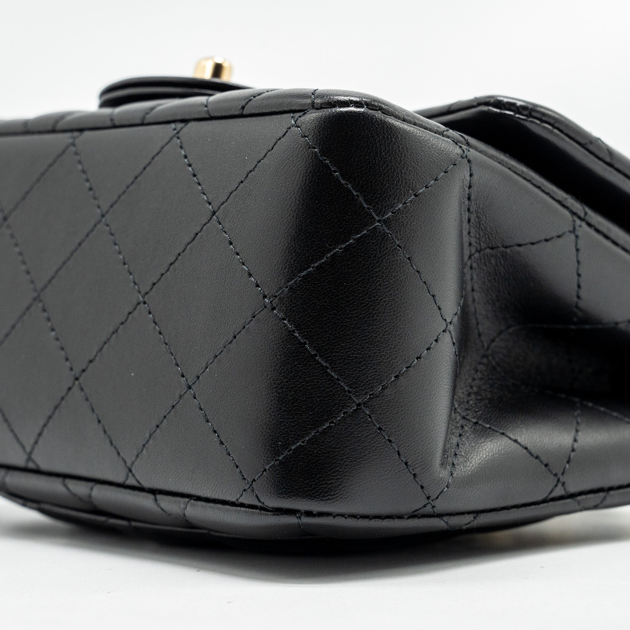 Chanel Mini Square Flap Bag Lambskin Black L (microchip)
