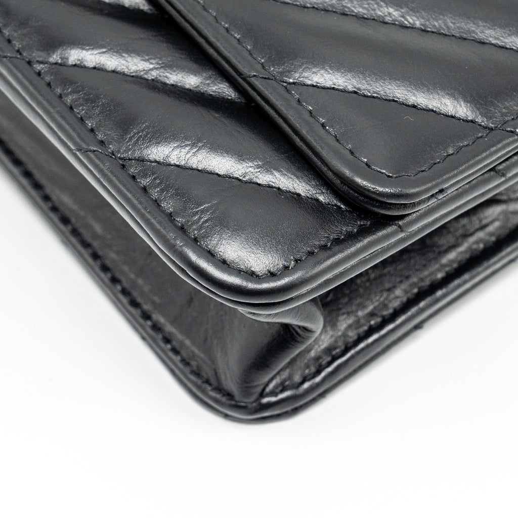 Chanel Chevron 2.55 reissue wallet on Chain aged calfskin black  (microchip)