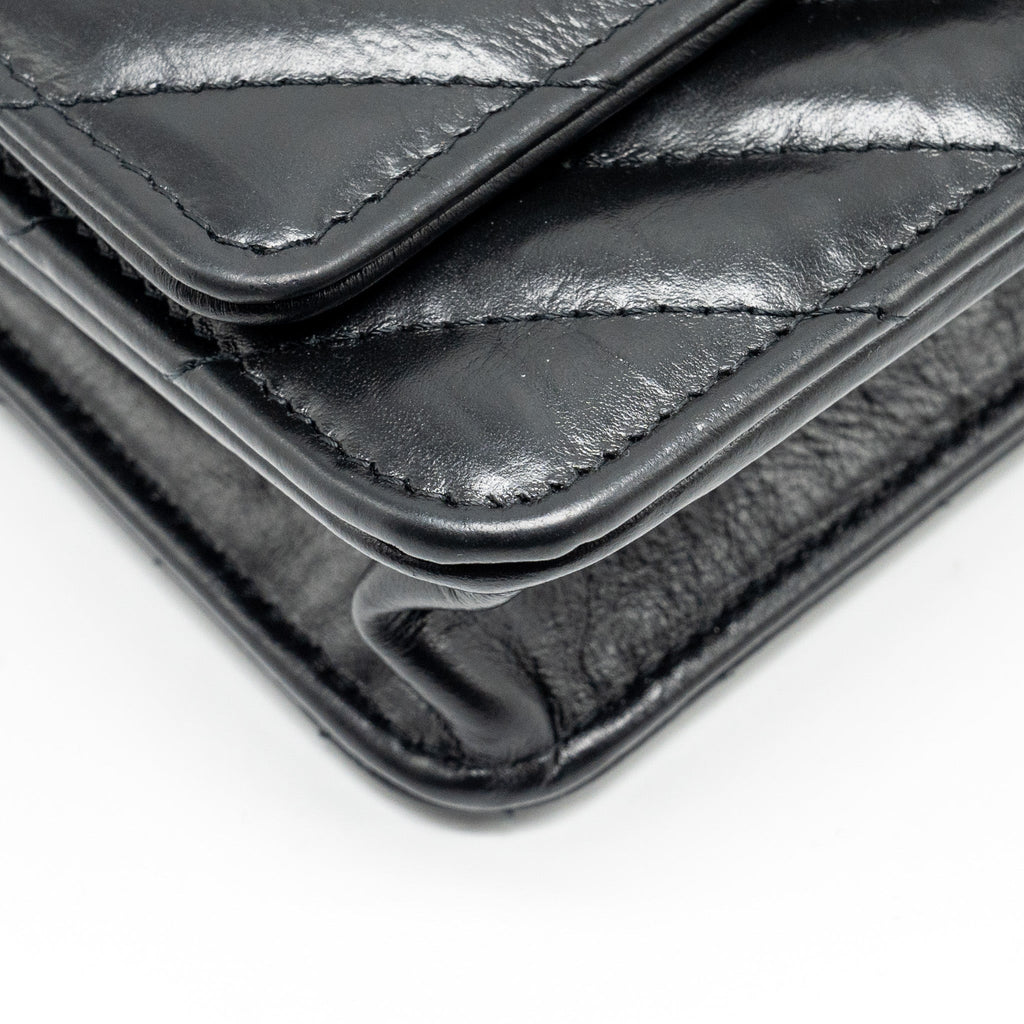 Chanel Chevron 2.55 reissue wallet on Chain aged calfskin black  (microchip)