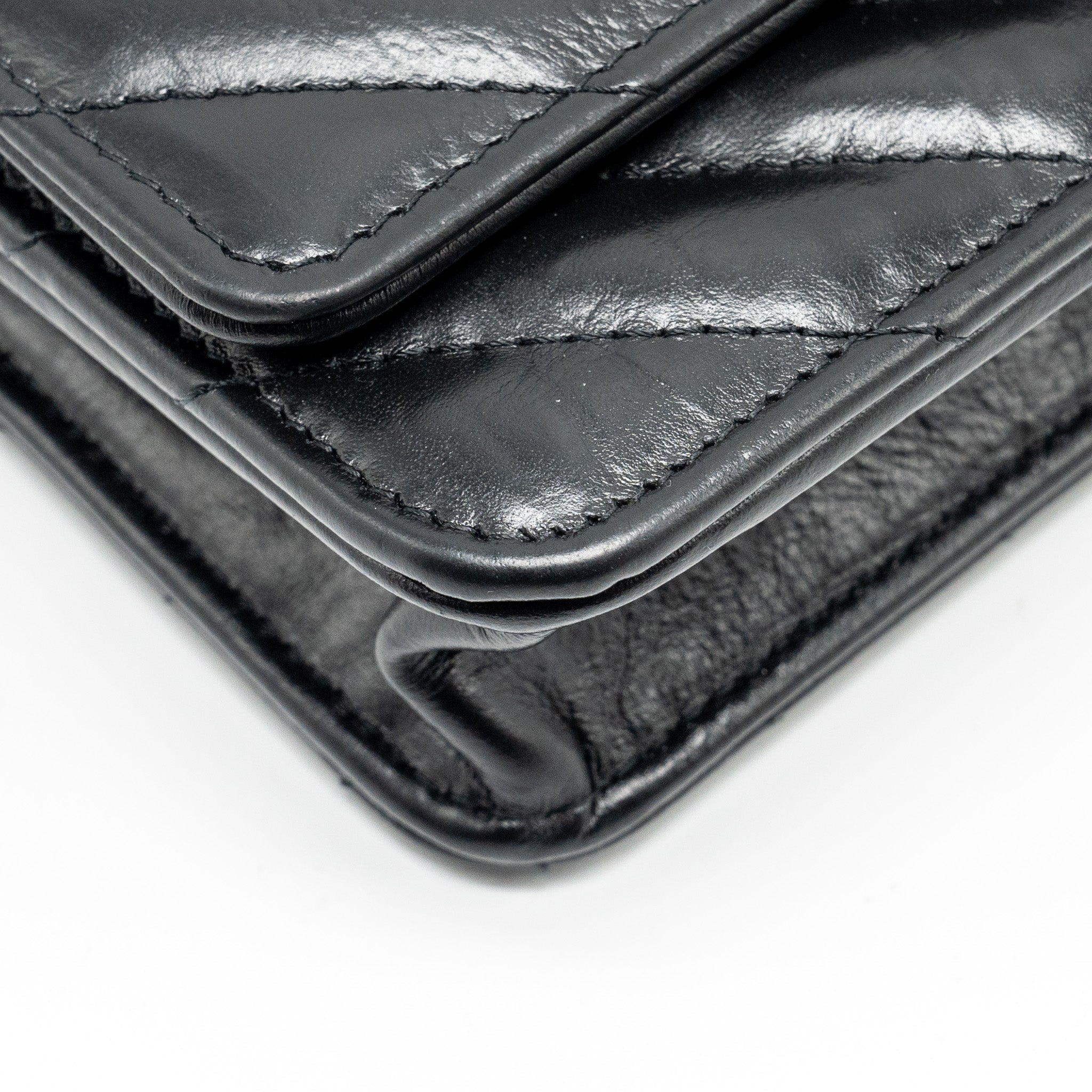 Chanel Chevron 2.55 reissue wallet on Chain aged calfskin black  (microchip)