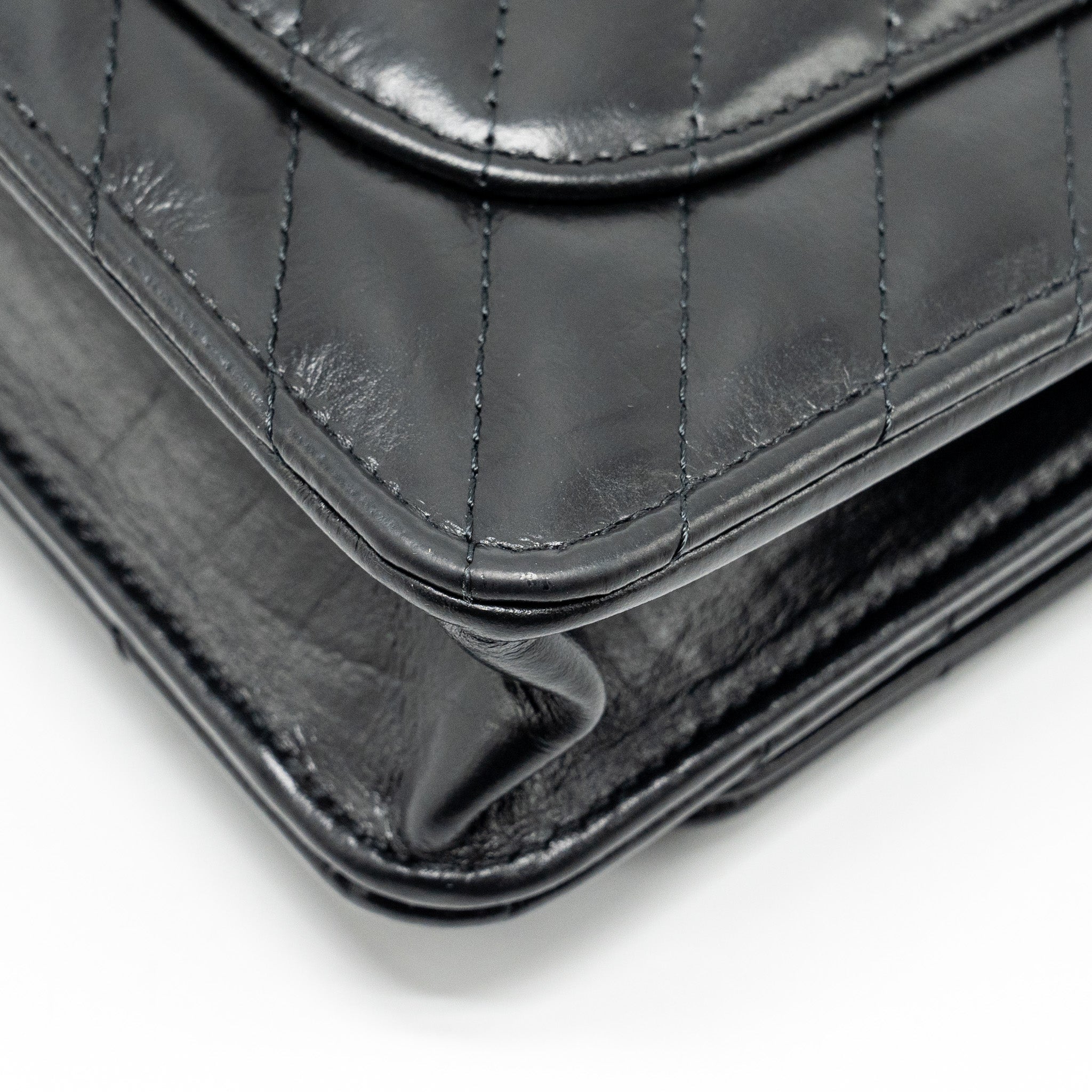 Chanel Chevron 2.55 reissue wallet on Chain aged calfskin black  (microchip)