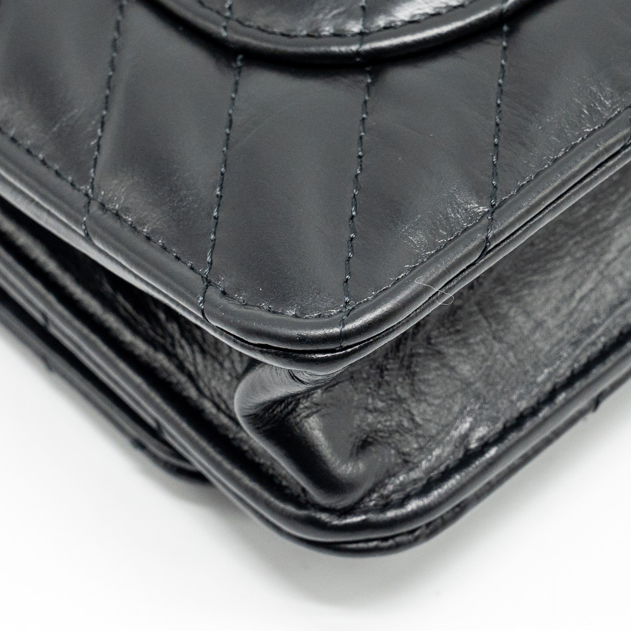 Chanel Chevron 2.55 reissue wallet on Chain aged calfskin black  (microchip)