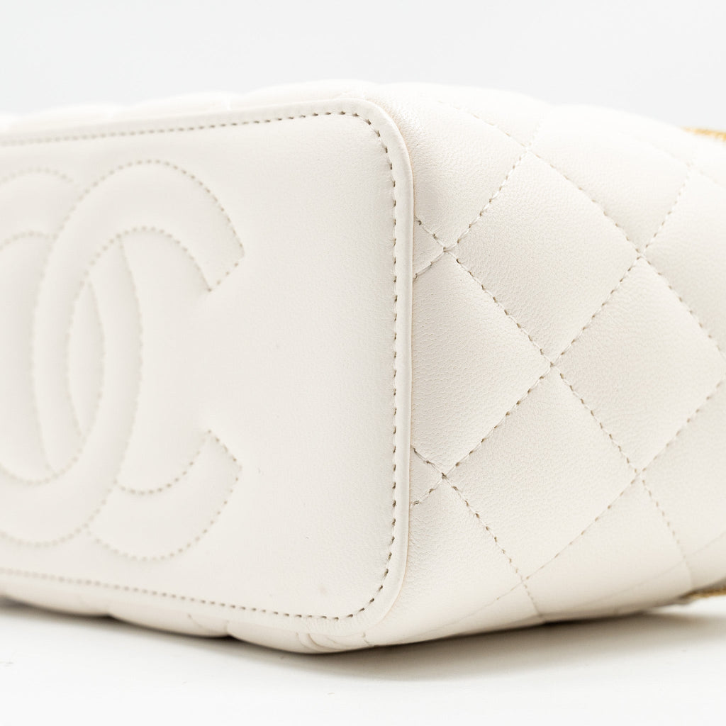 Chanel long vanity with Coco letter chain lambskin white  (microchip)