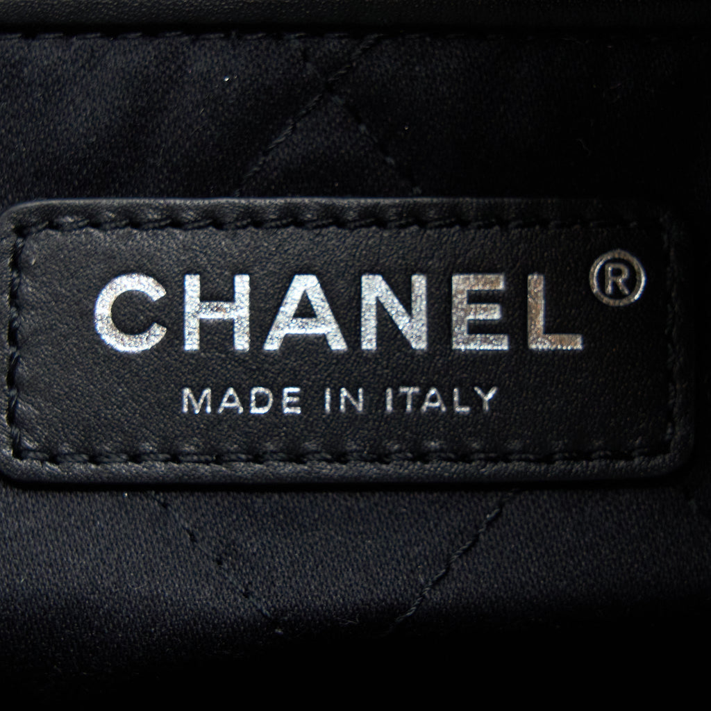 Chanel Small 22 Bag Calfskin Black (Microchip)