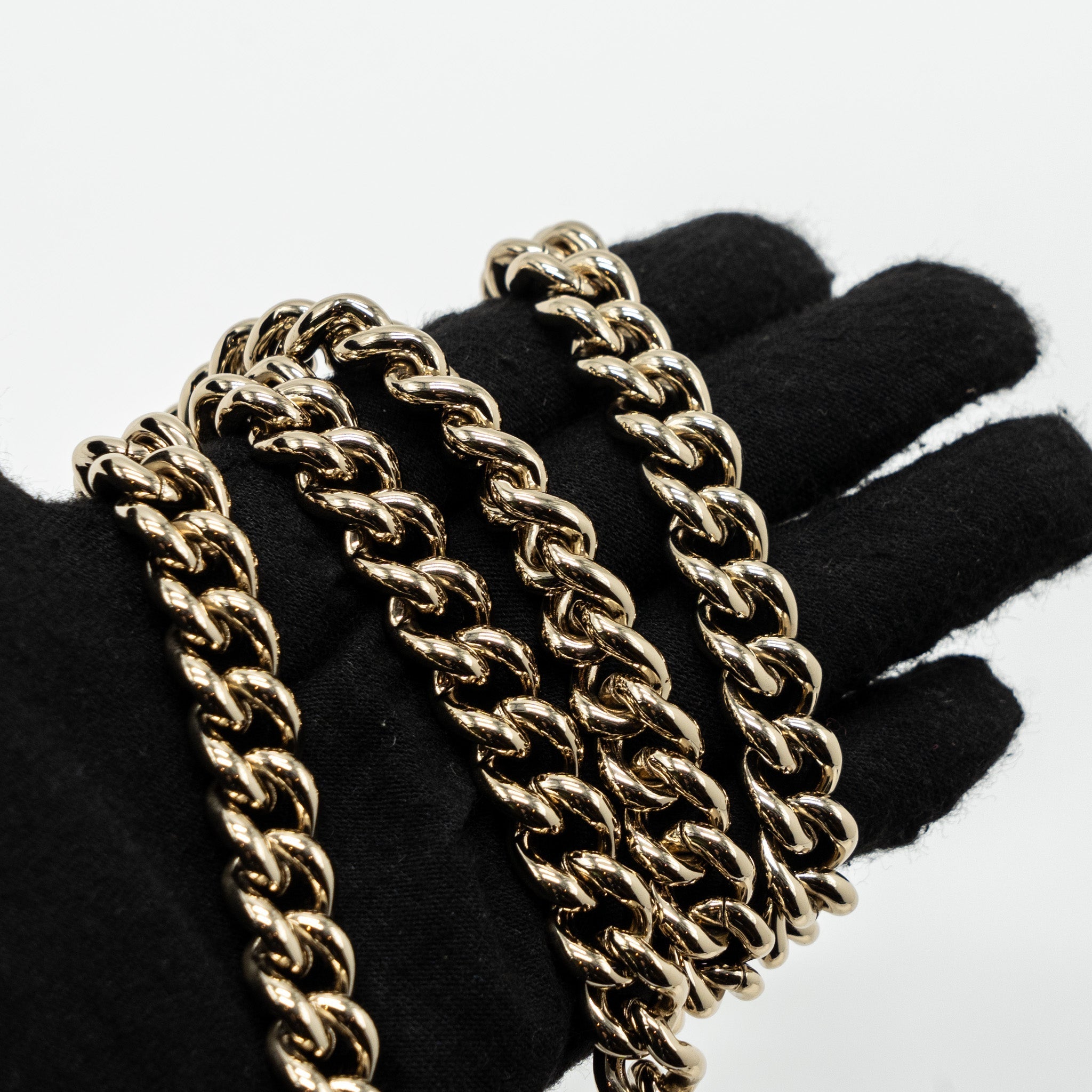 CHANEL BOY WALLET ON CHAIN CAVIAR WHITE L (Microchip)