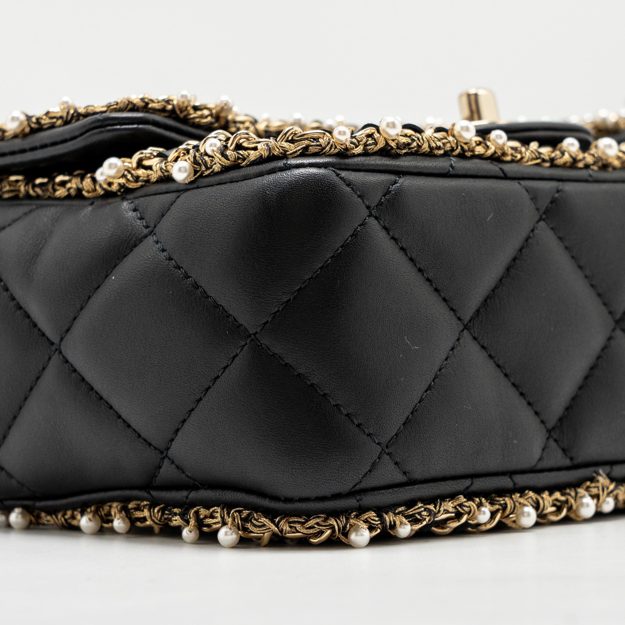Chanel Pearl Detailed Edge Mini Flap Bag Lambskin Black L (Microchip)