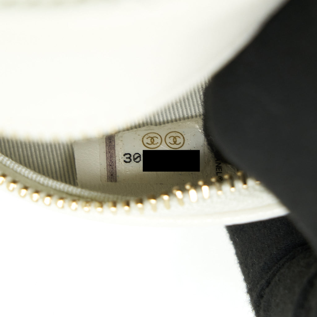Chanel Round mini Bag Caviar white L