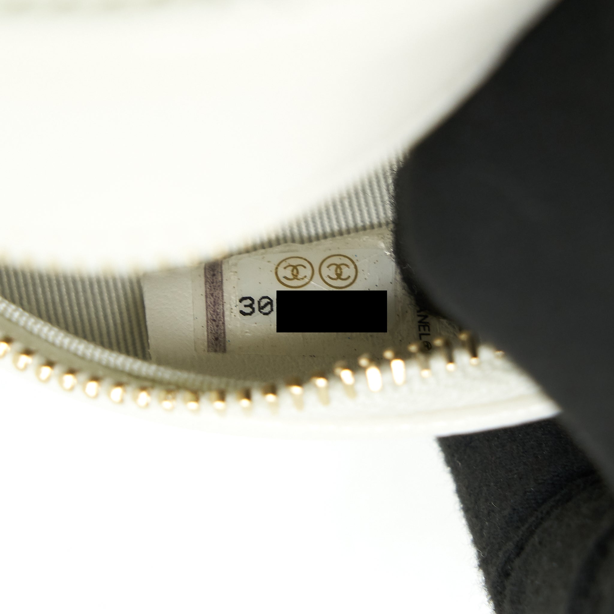 Chanel Round mini Bag Caviar white L