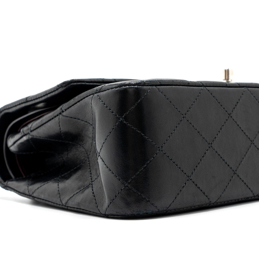 Chanel medium classic double flap bag lambskin black