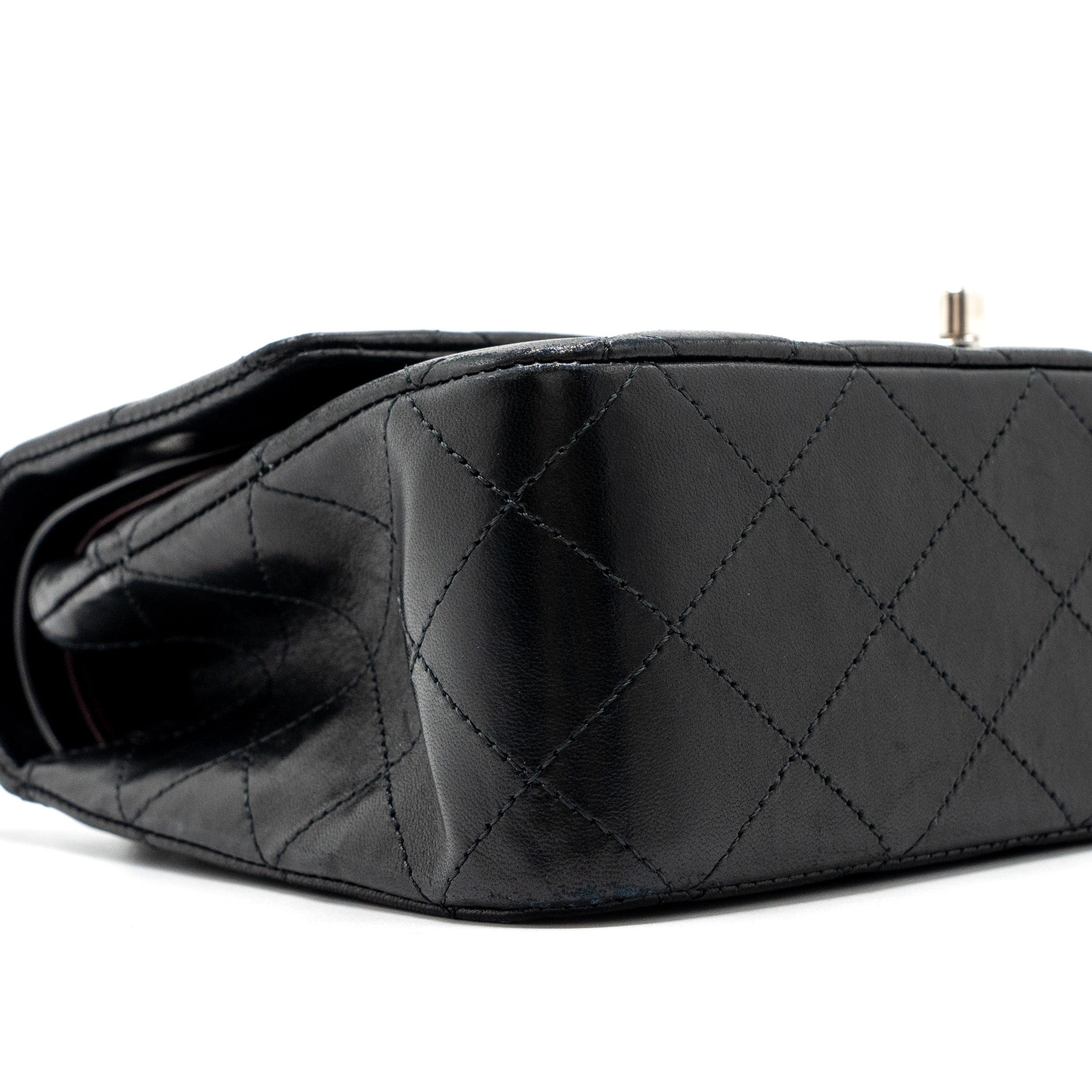 Chanel medium classic double flap bag lambskin black
