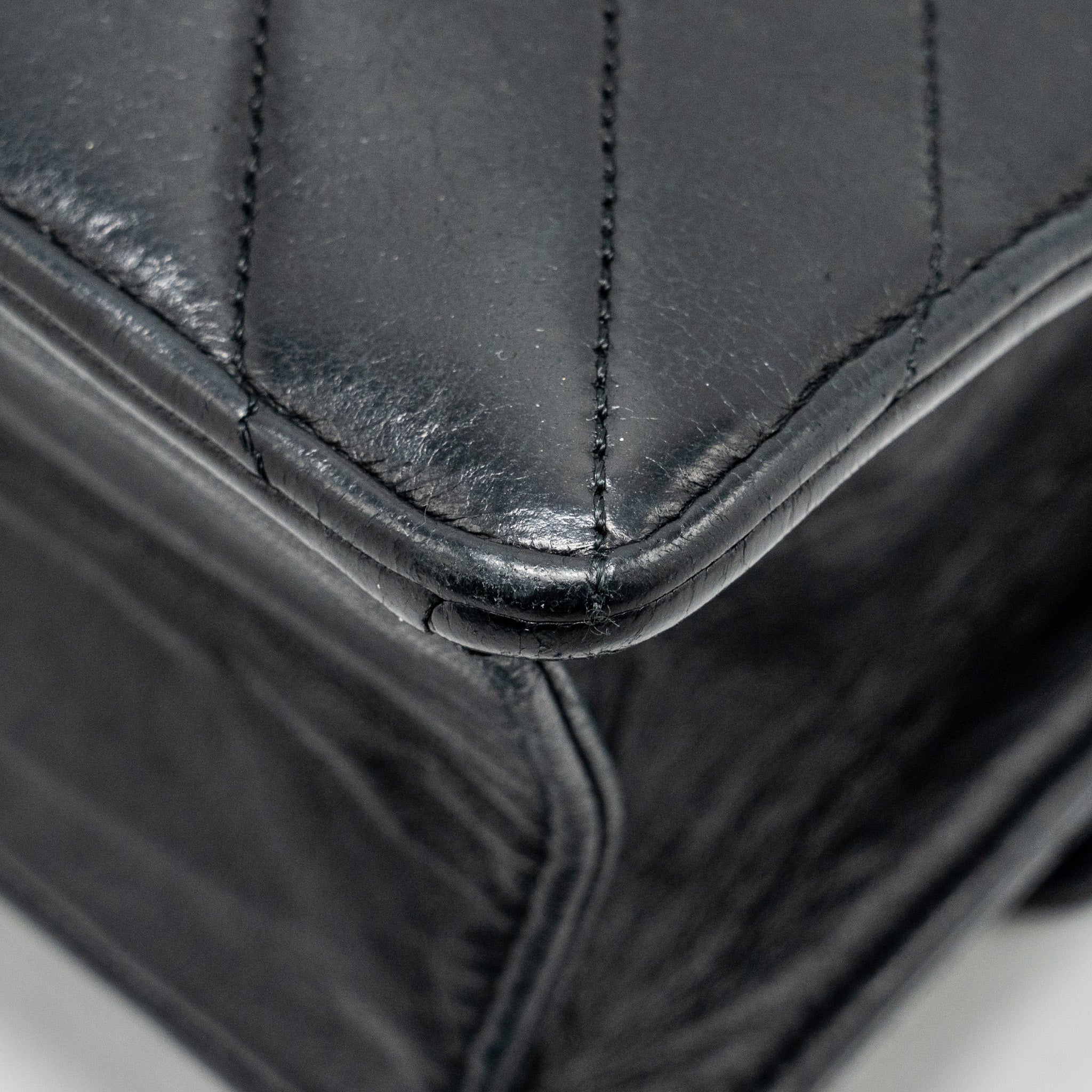 Chanel Vintage chevron flap bag lambskin black