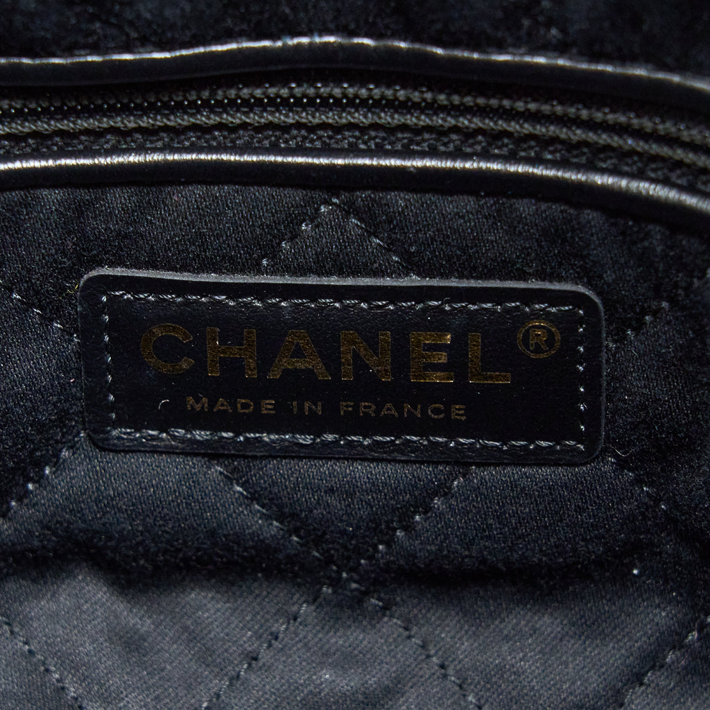 Chanel Medium 22 Bag Shiny Calfskin Black Brushed  (Microchip)