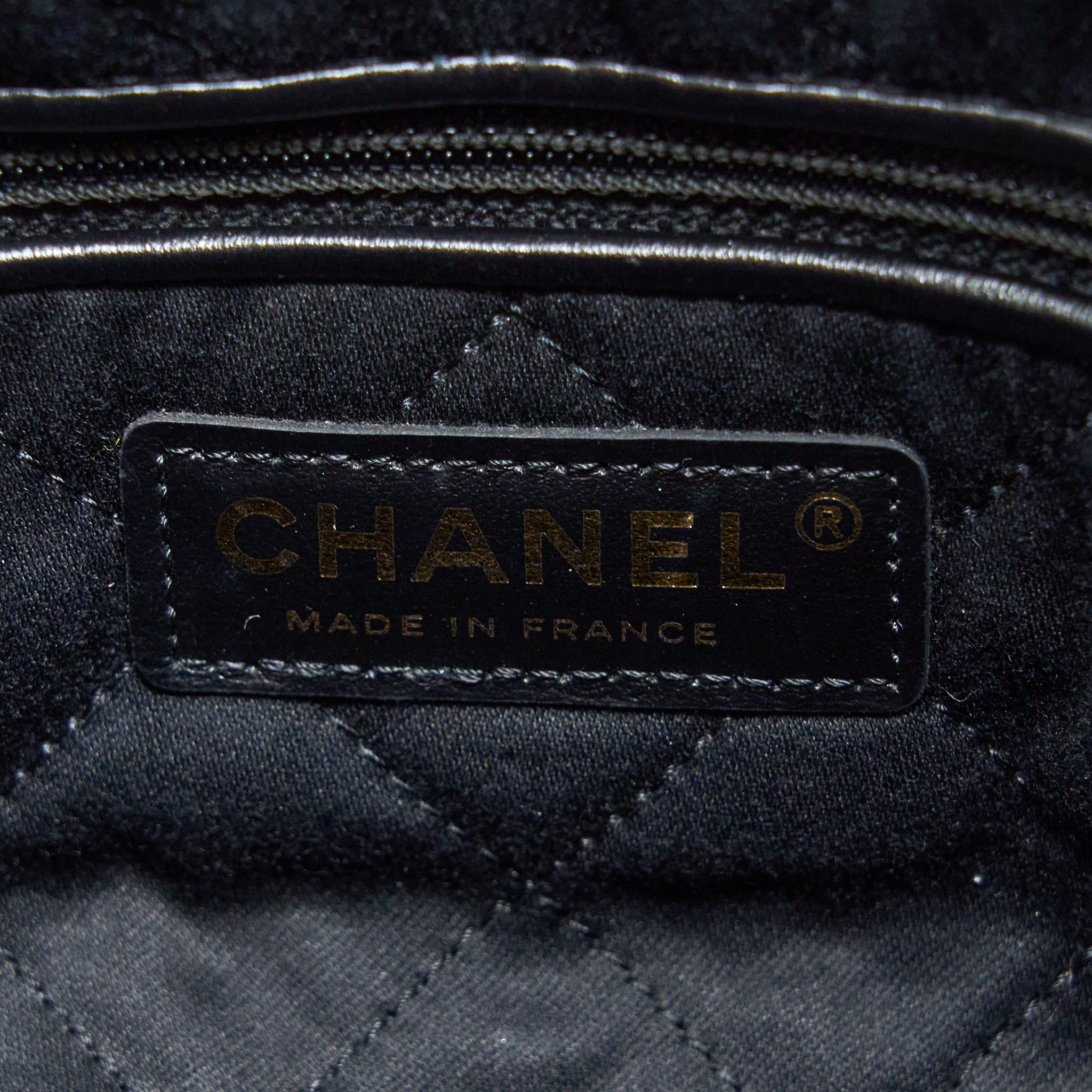 Chanel Medium 22 Bag Shiny Calfskin Black Brushed  (Microchip)