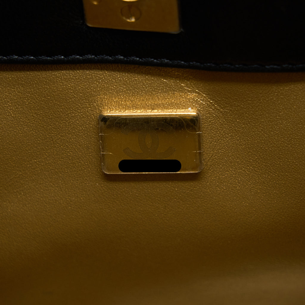 Chanel Pearl Crush Hobo Bag Lambskin Black  (Microchip)