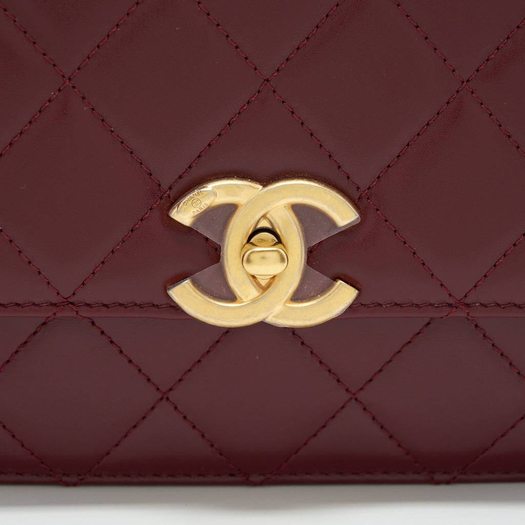 Chanel 21A Medium Gold Crush Flap Bag Calfskin NC635 Burgundy