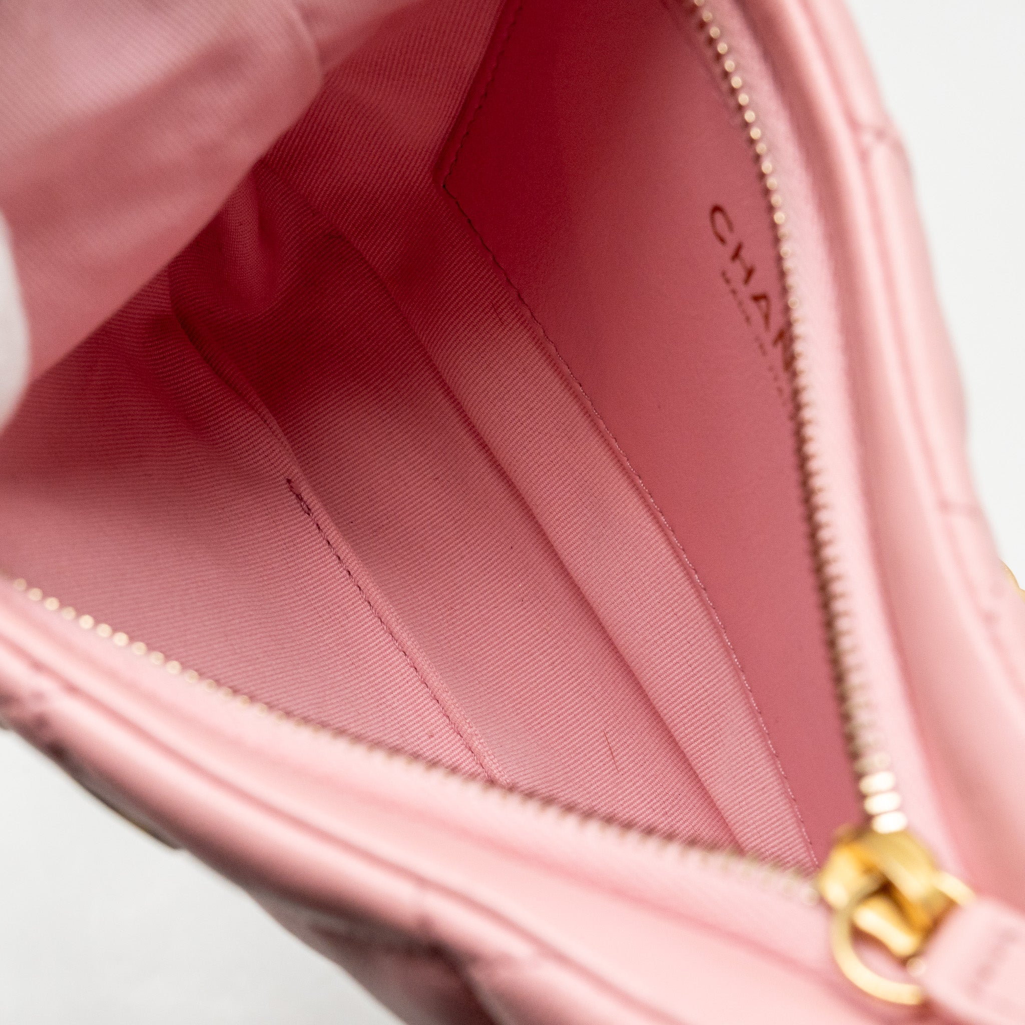 Chanel 22k Hobo Shoulder Bag with Logo Chain Lambskin Pink  (microchip)