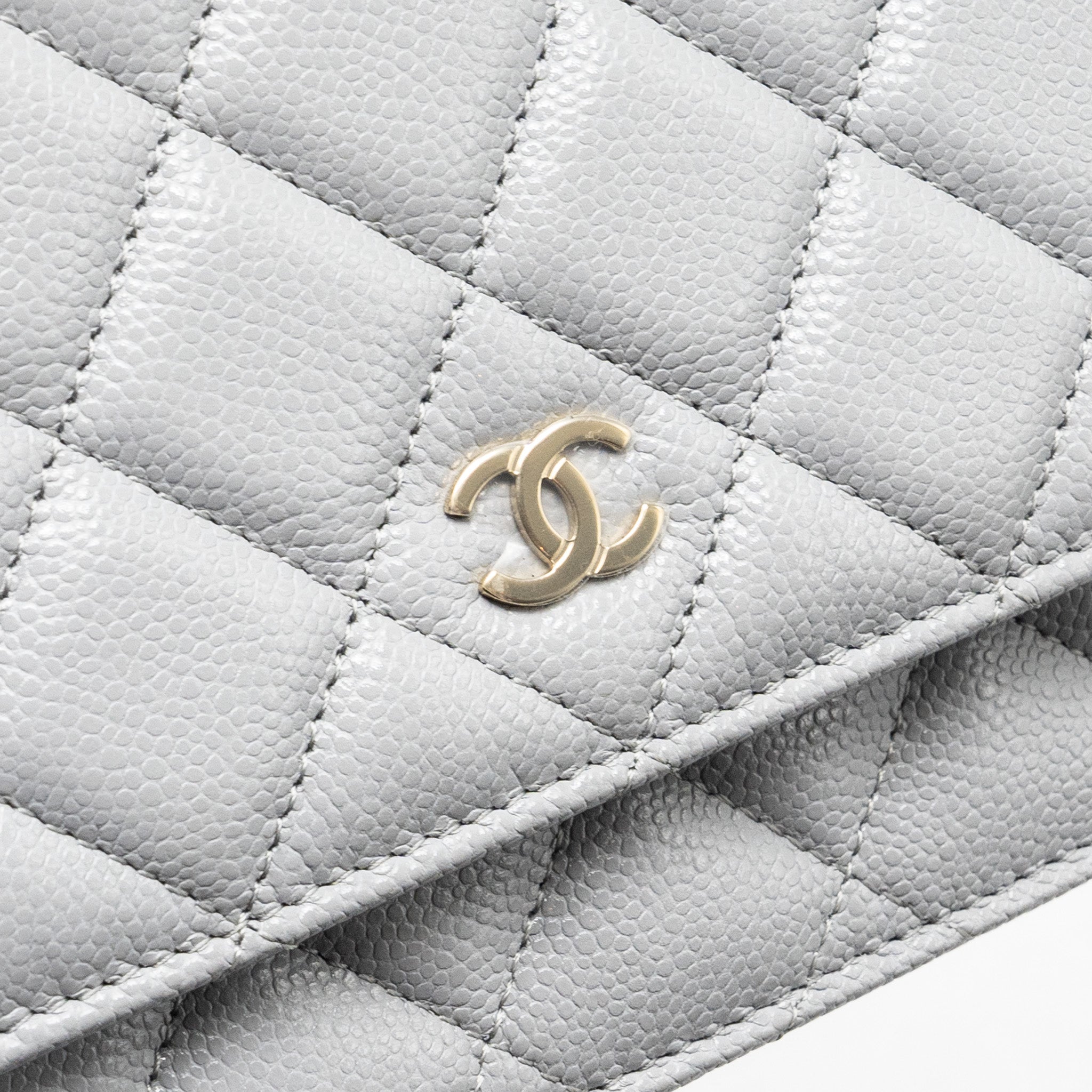 CHANEL Classic Wallet On Chain Caviar Light Grey L (Microchip)