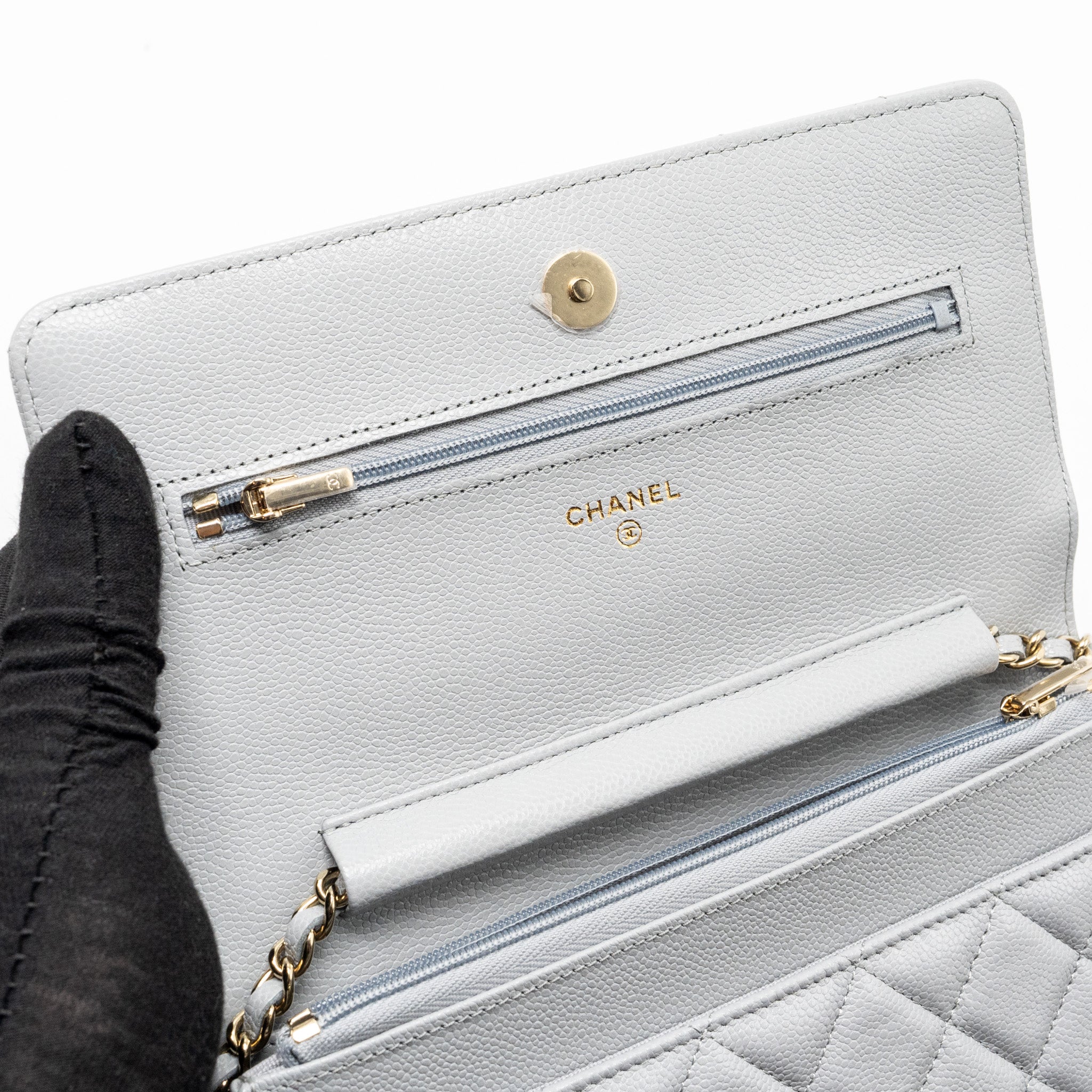 CHANEL Classic Wallet On Chain Caviar Light Grey L (Microchip)