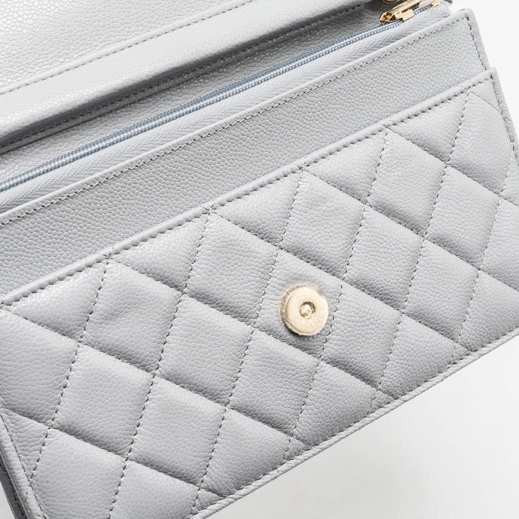 CHANEL Classic Wallet On Chain Caviar Light Grey L (Microchip)